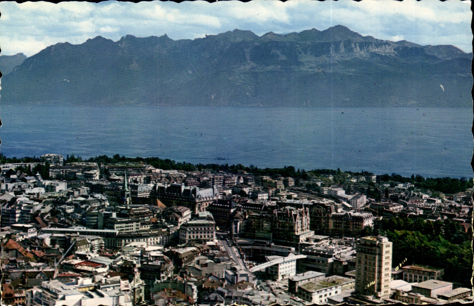 CPSM Suisse Lausanne Vue aerienne avec les Alpes de Savoie