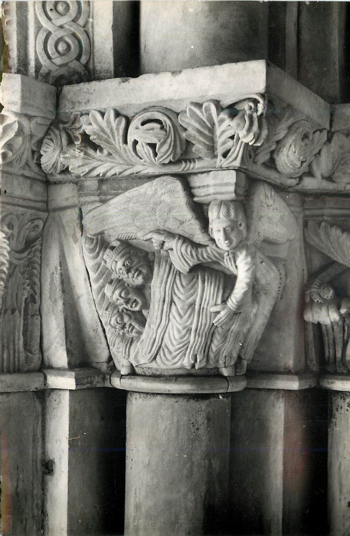 CPM Tarragona Catedral Portique romanique de le Cloitre Detail