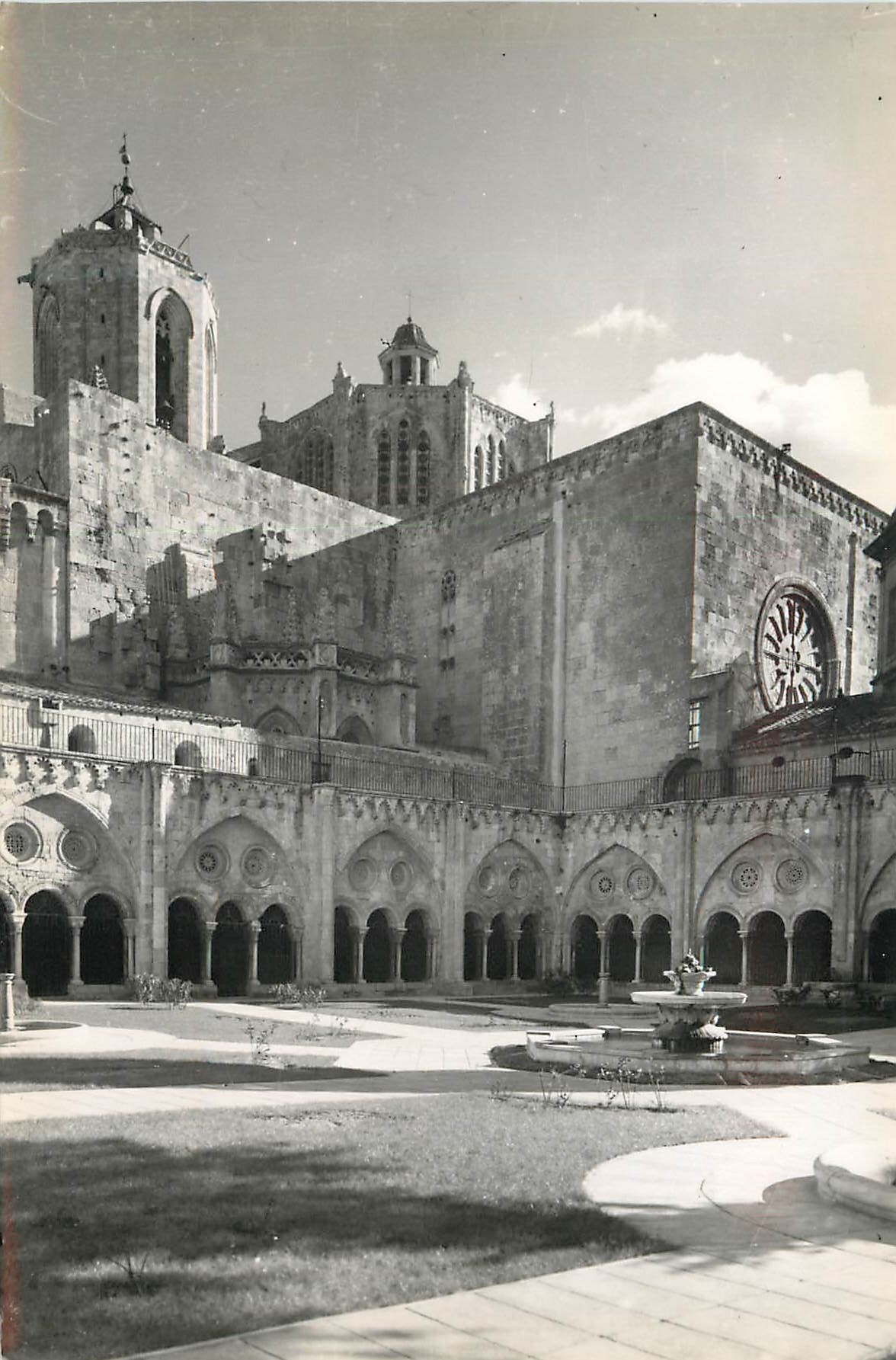 CPM Tarragona Cathedrale Vue prise du Cloitre