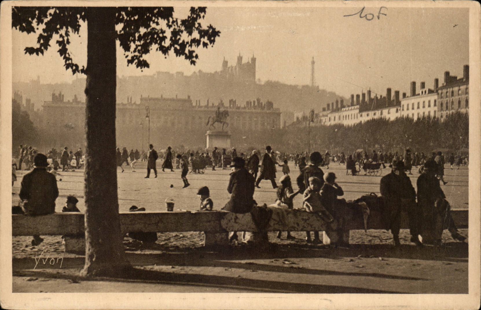 Platz Lyon-(die Rhône) Bellecour - CPA