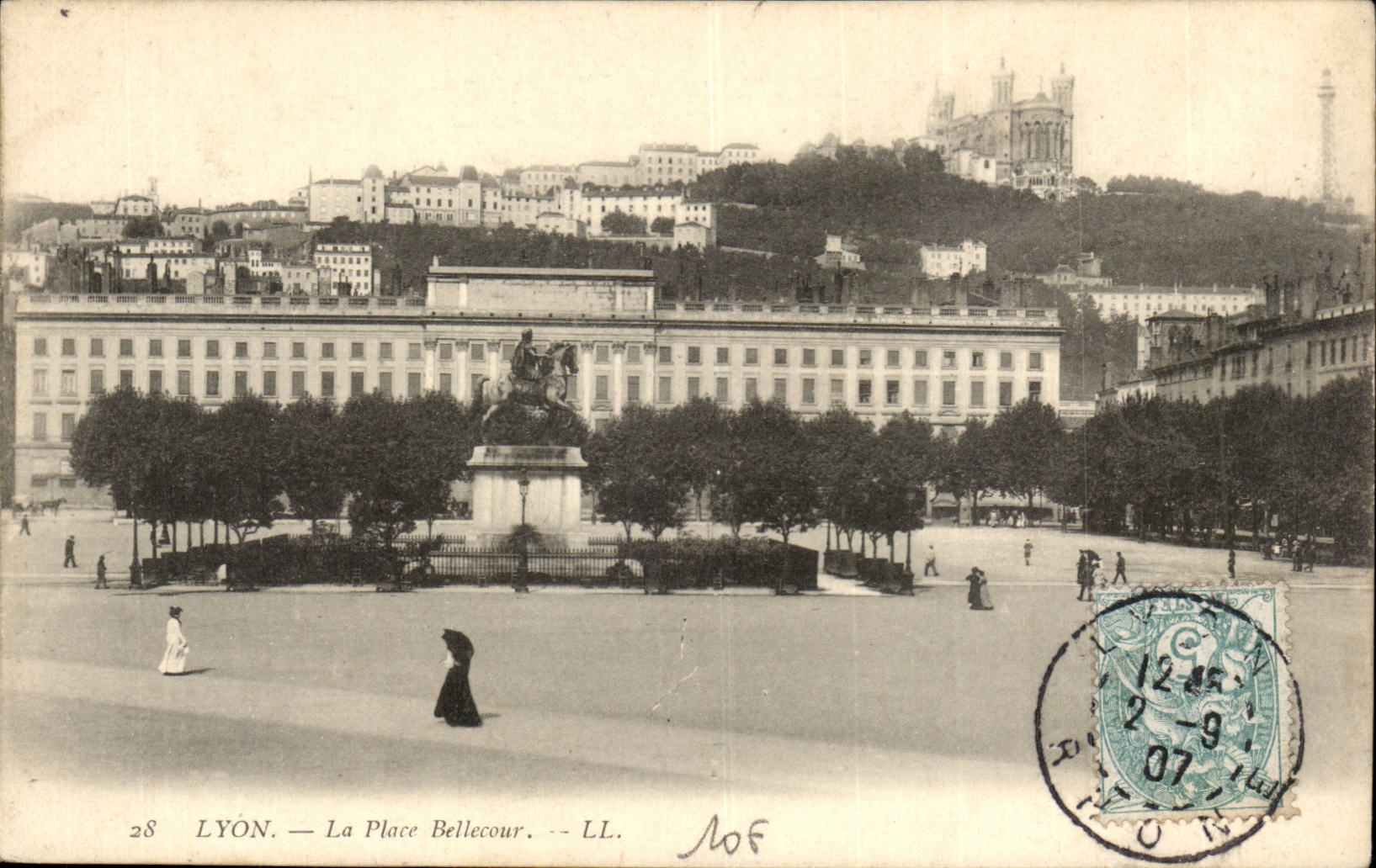 Lyon der Platz Bellecour- CPA