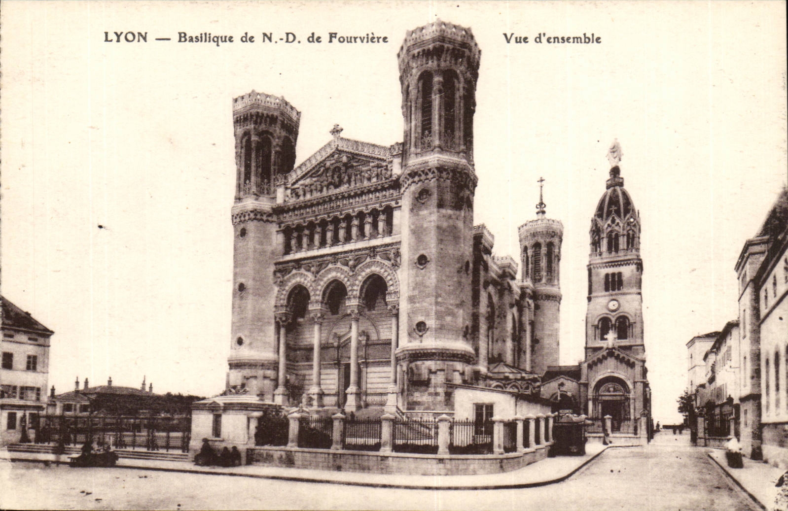Lyon-Basilika von Notre Dame de Fourviere - Anblick der Masseinheit CPA
