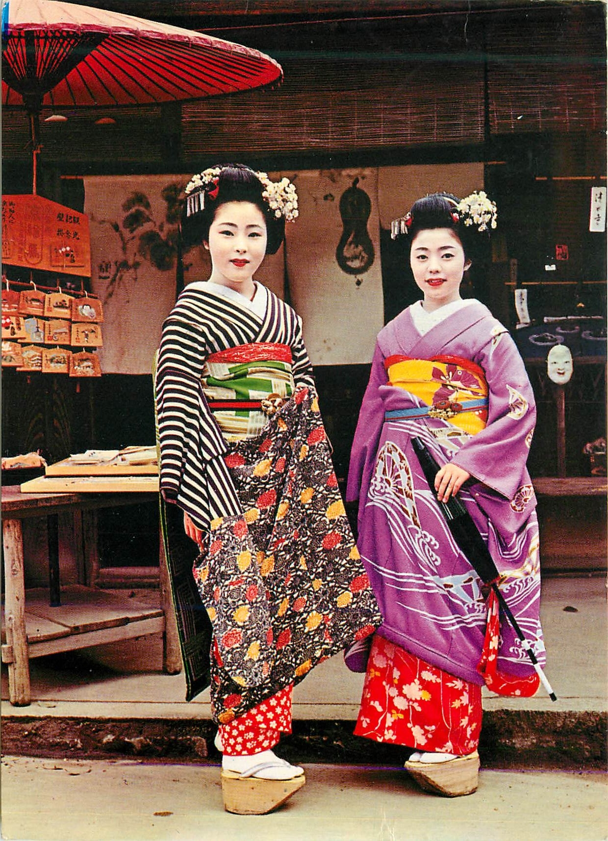 CPM Maiko (Kyoto) Dressed in a Beautiful Kimon