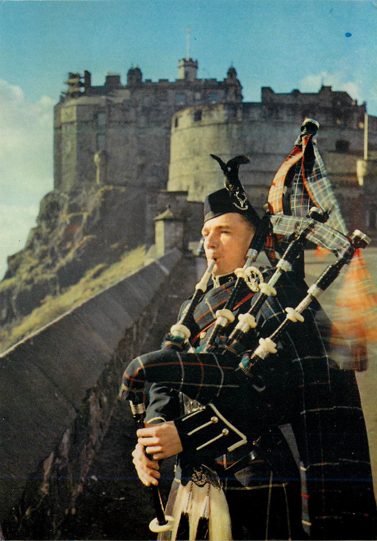 CPM Edinburgh Castle Ministry of Public Building and Works Folklore Pipe