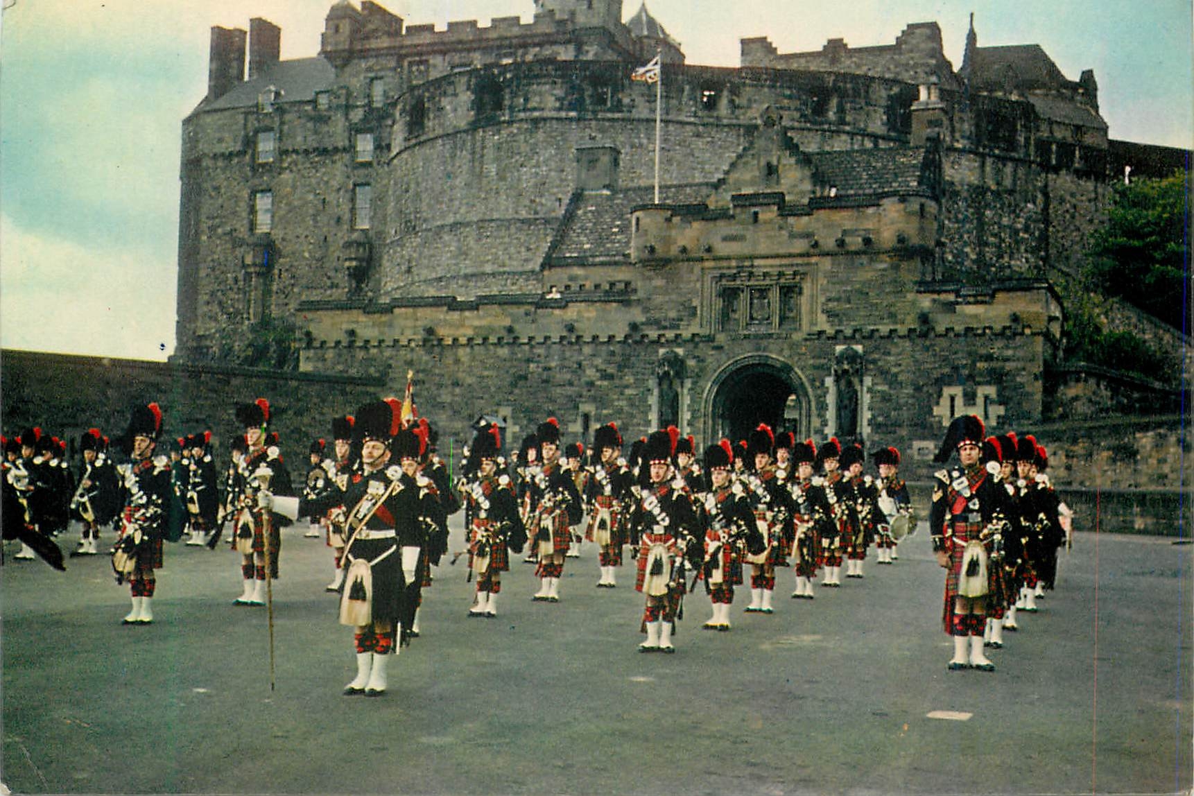 CPM The Castle Edinburgh Folklore Militaria