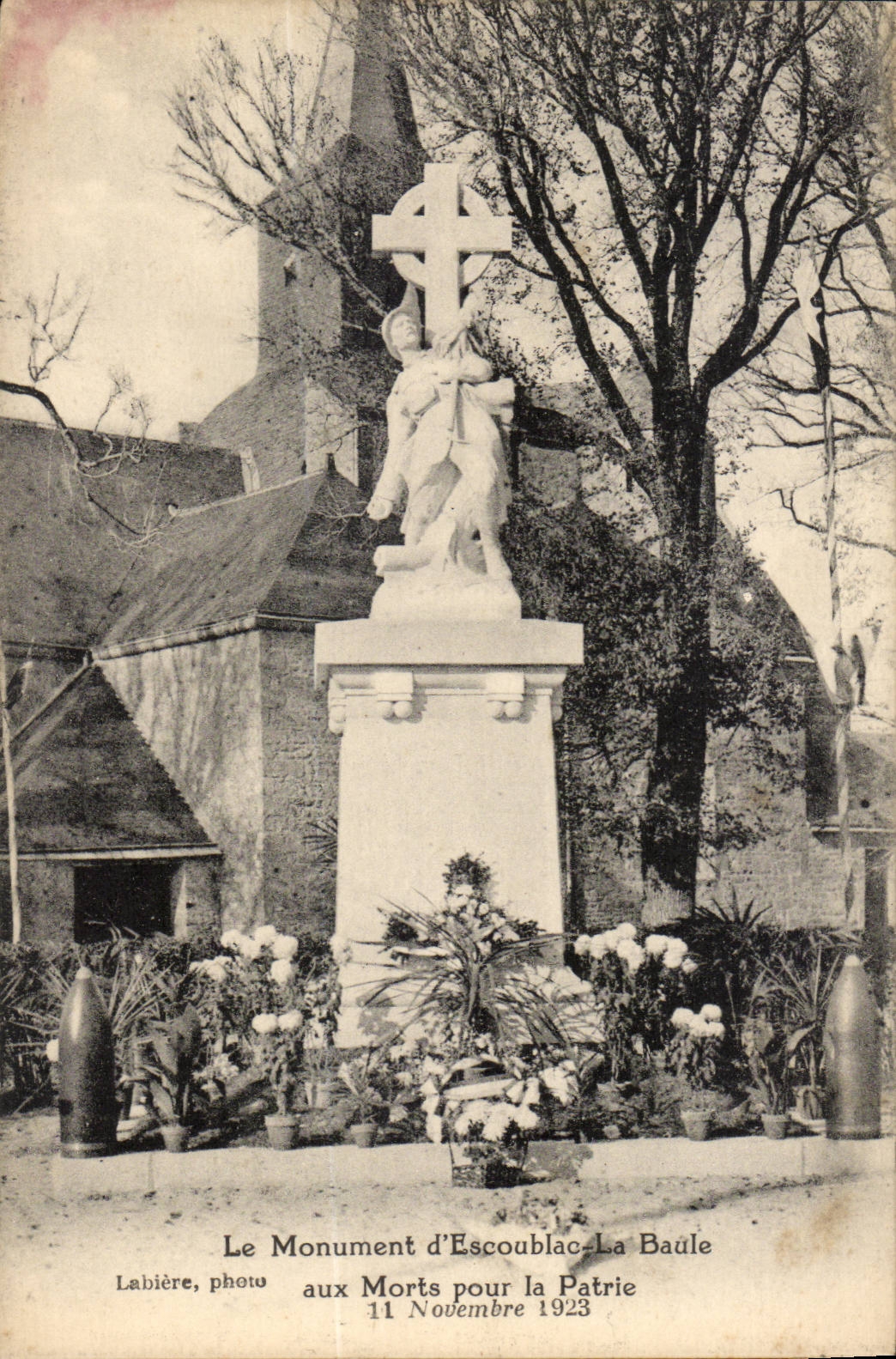 Monument of Escoublac les Bains With died for the fatherland November 11th 1923