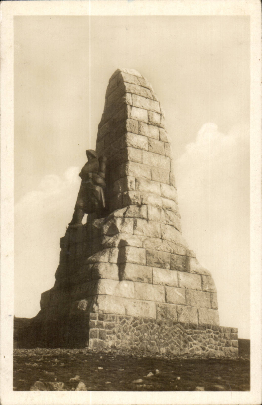 Large balloon CPA Monument with the blue devils by Andre Vermare and Paul Moreau Vauthier