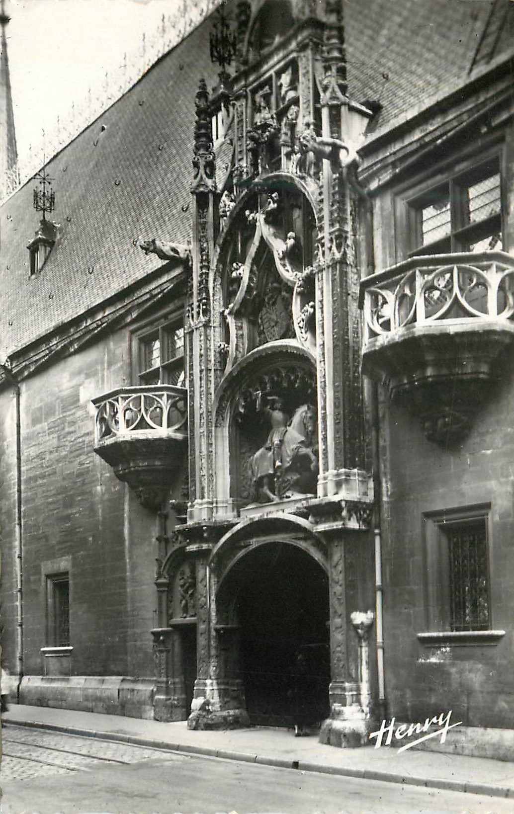 CPM Nancy Entree du Musee Lorrain