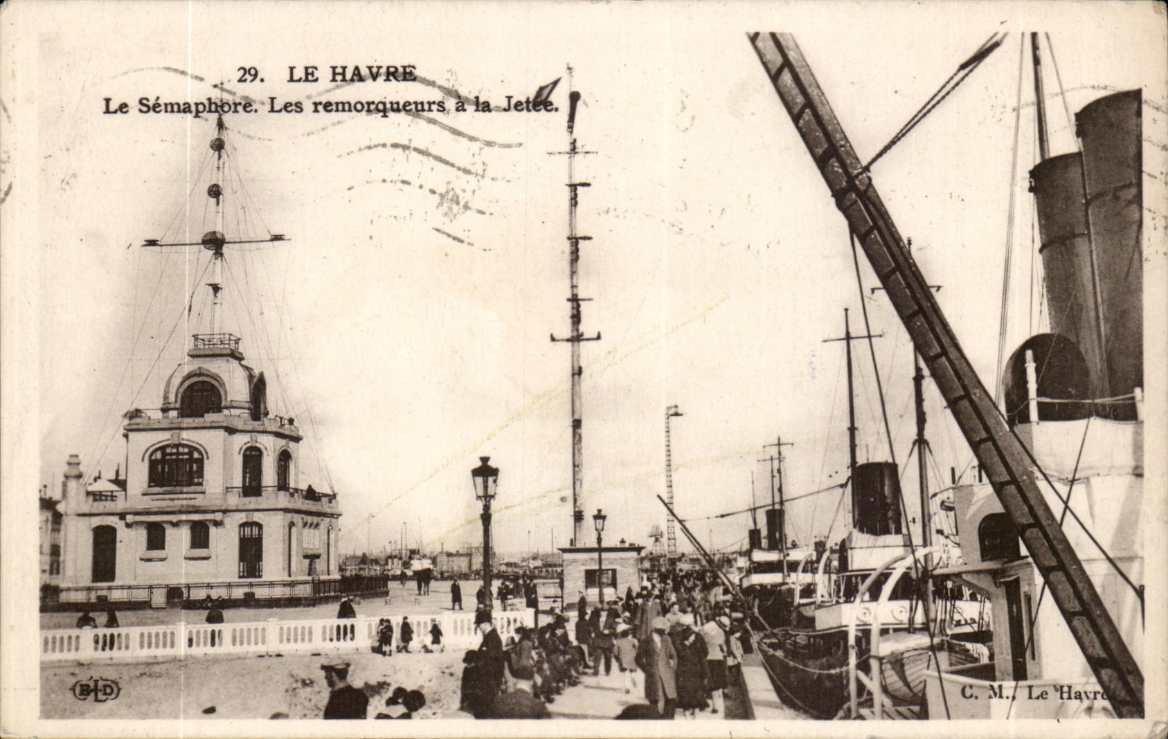 Le Havre CPA Le semaphore les remorqueurs a la jetee
