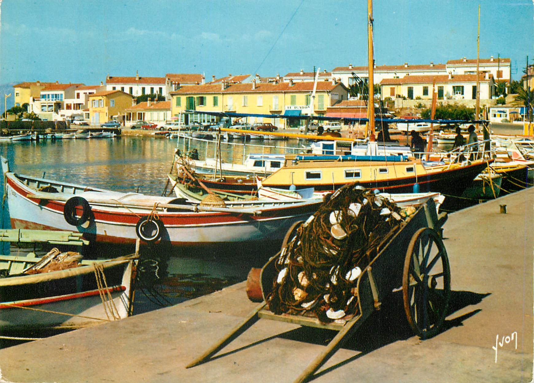 CPM Couleurs et lumiere de france la cote d'azur miracle de la nature le Brusc (Var) son pittoresque port Bateaux de pec