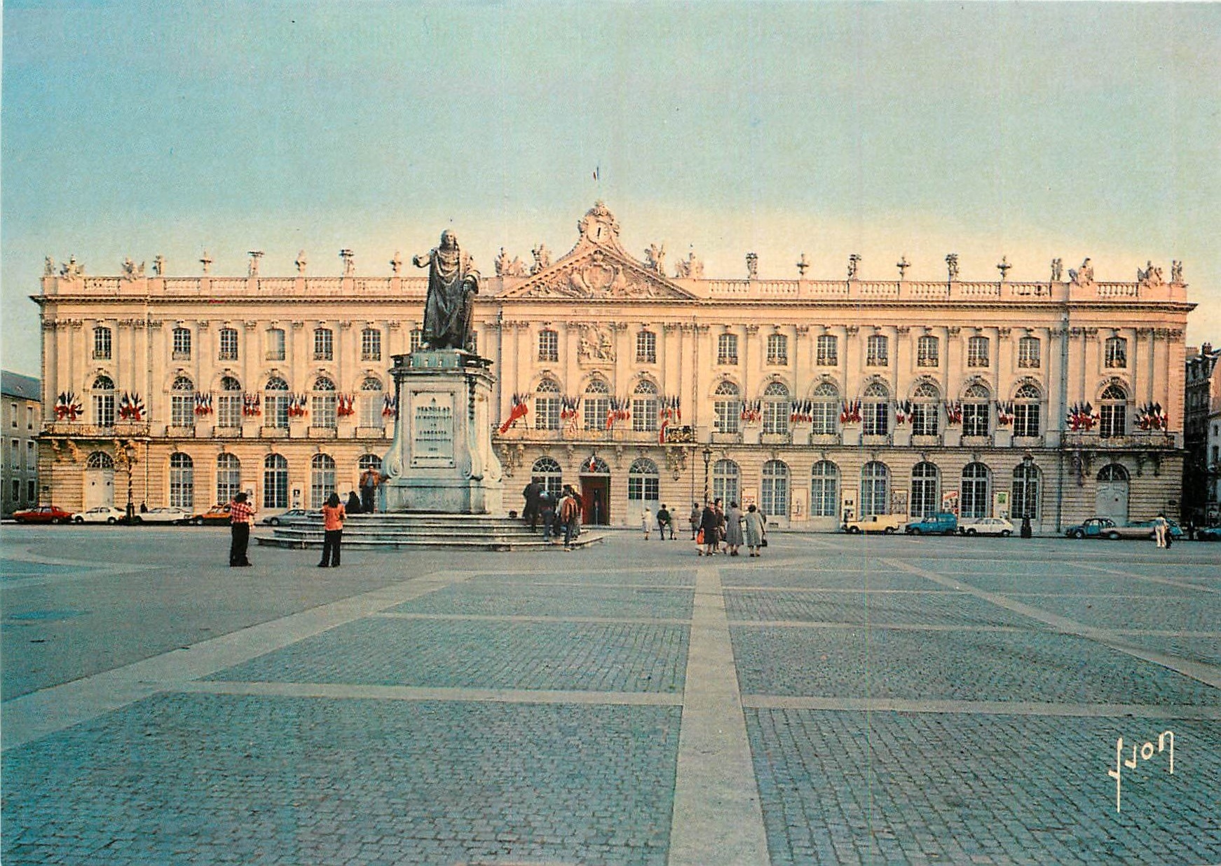 CPM Nancy (M et M) la statue du roi stanilas et l'hotel de ville