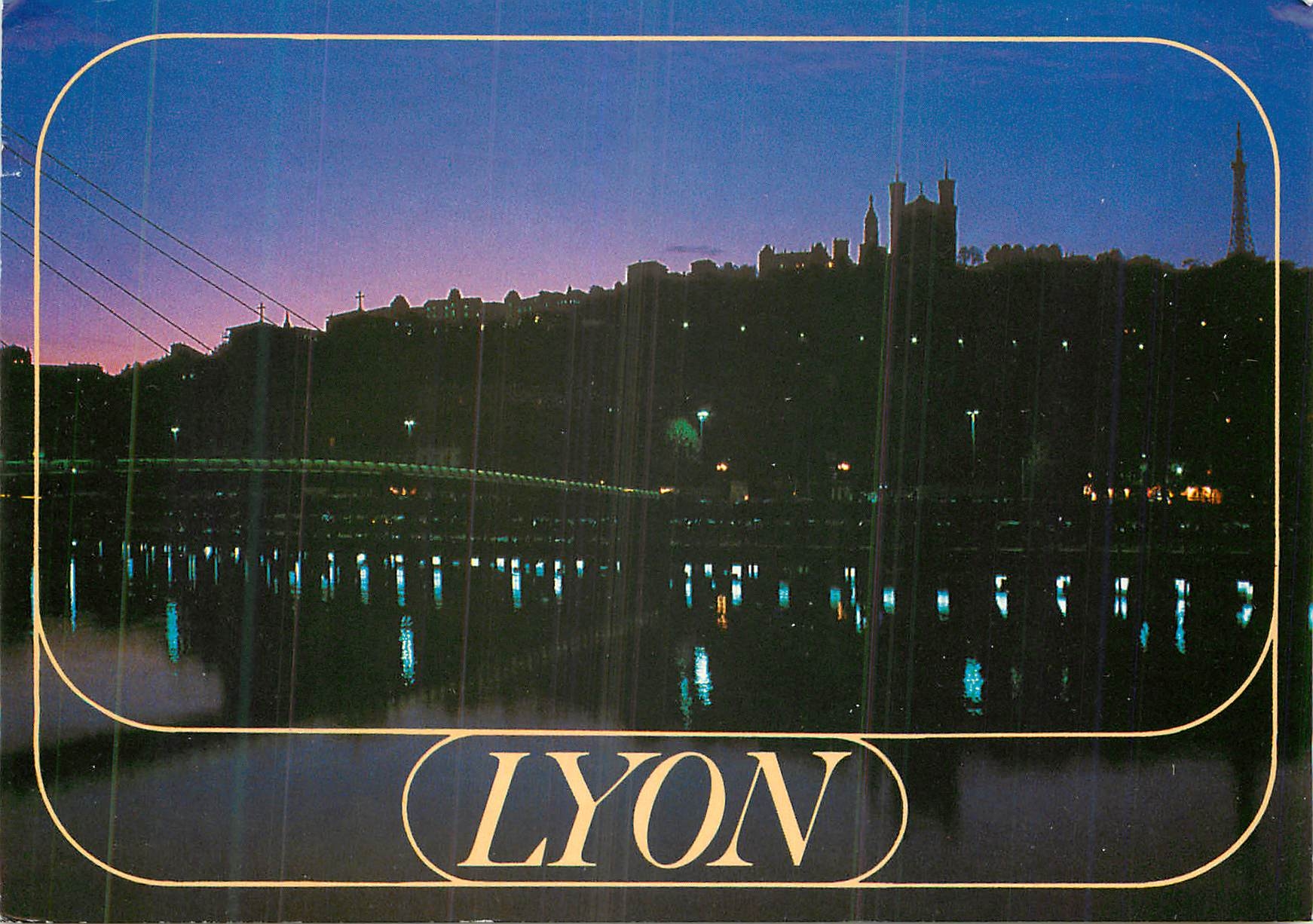 CPM Lyon Crepuscule sur la Saone et le Vieux Lyon