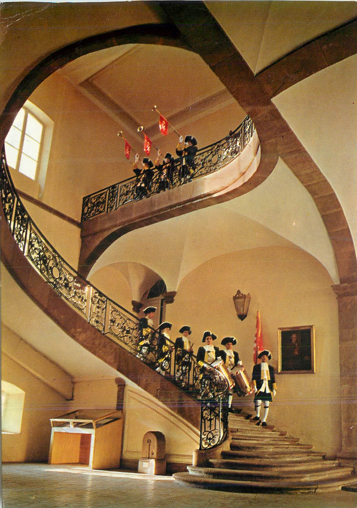 CPM Senones gardes de salm et escalier d'honneur Militaria