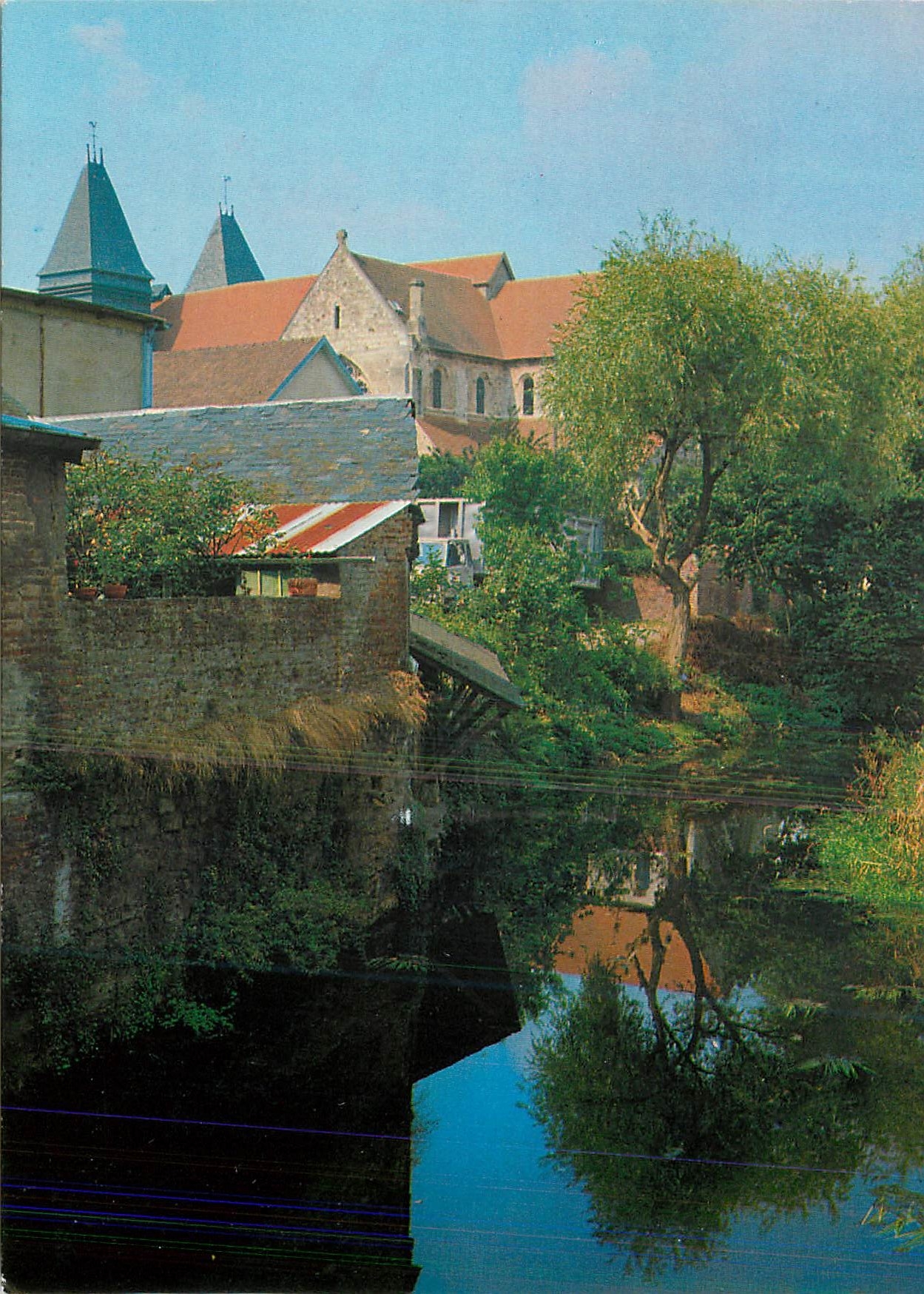 CPM Gournay en Bray (S M) l'epte et le chevet de st hildevert (XIe et XIIe s)
