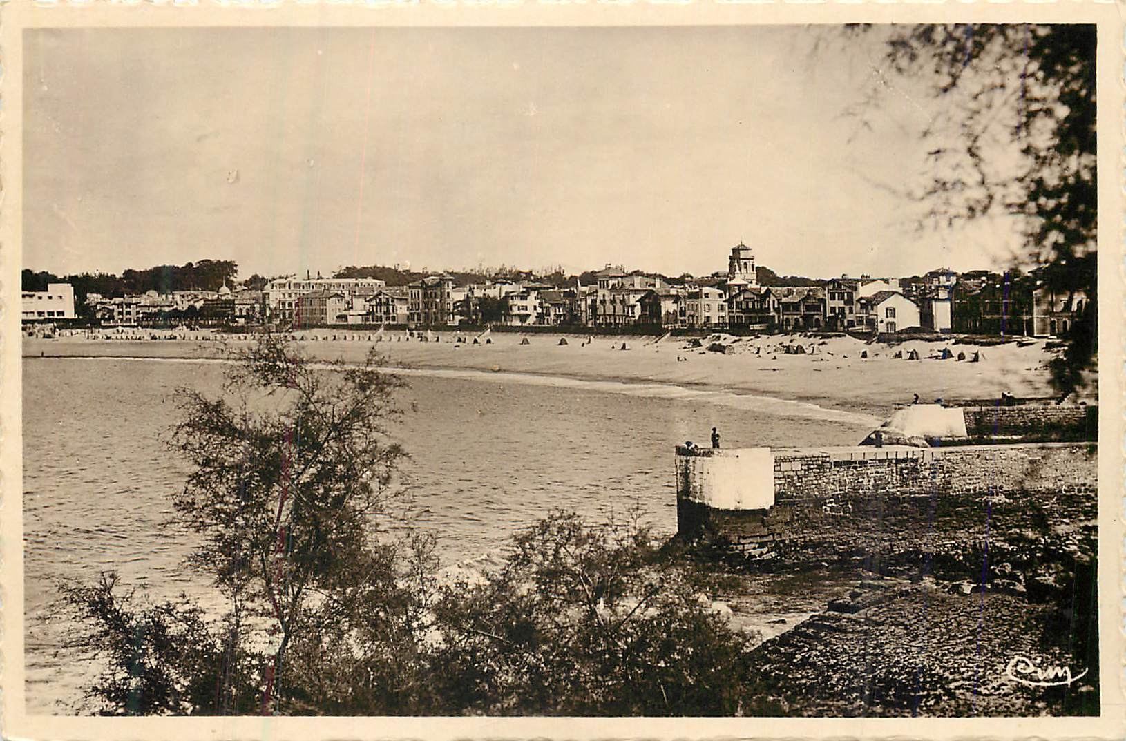 CPA Saint-Jean-de-Luz (B P) Une echappee sur la Plage