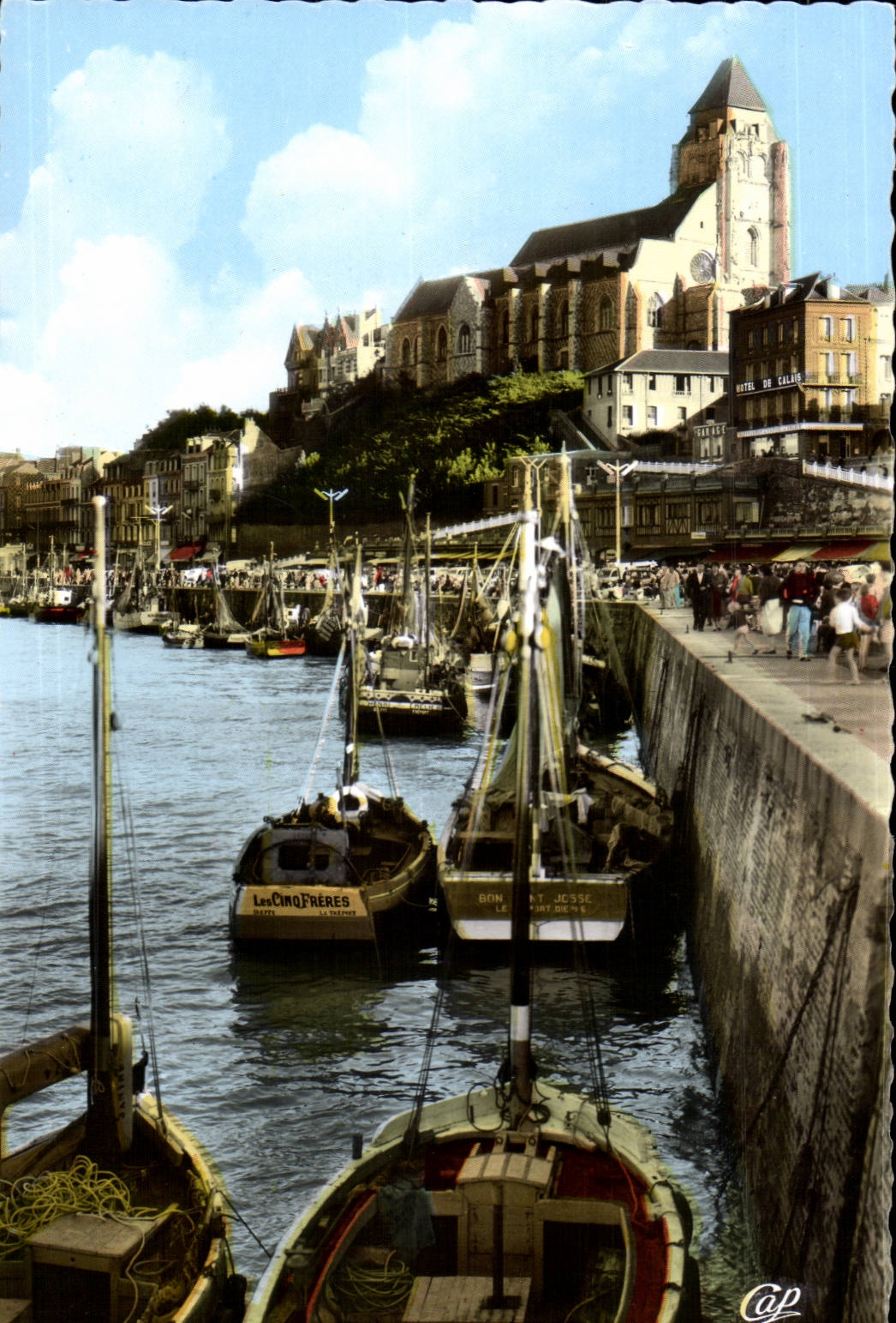 CPA Treport the port and the church Saint Jacques