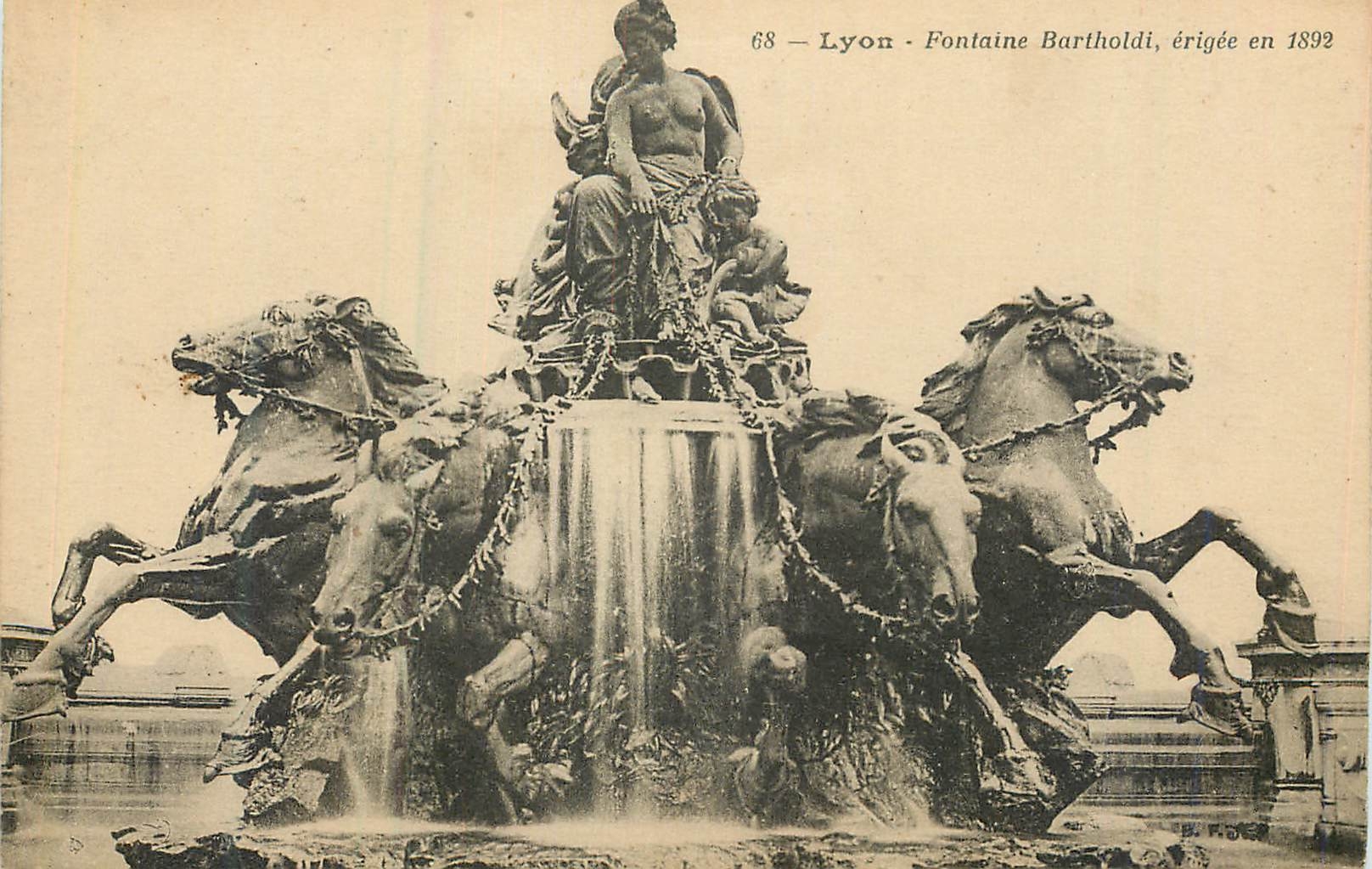 CPA Lyon fontaine bartholdi erigee en 1892