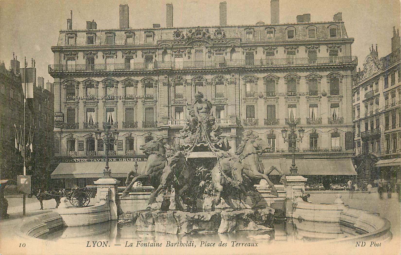 CPA Lyon la fontaine bartholdi place des terreaux