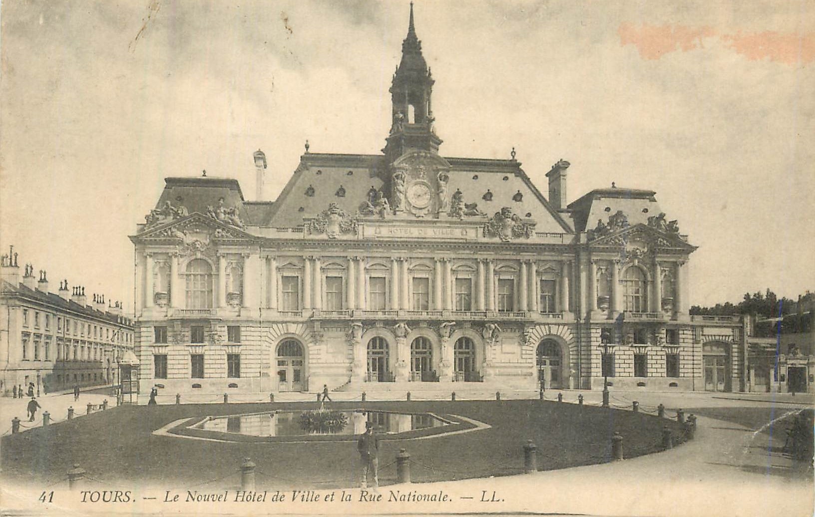CPA Tours le nouvel hotel de ville et la rue nationale