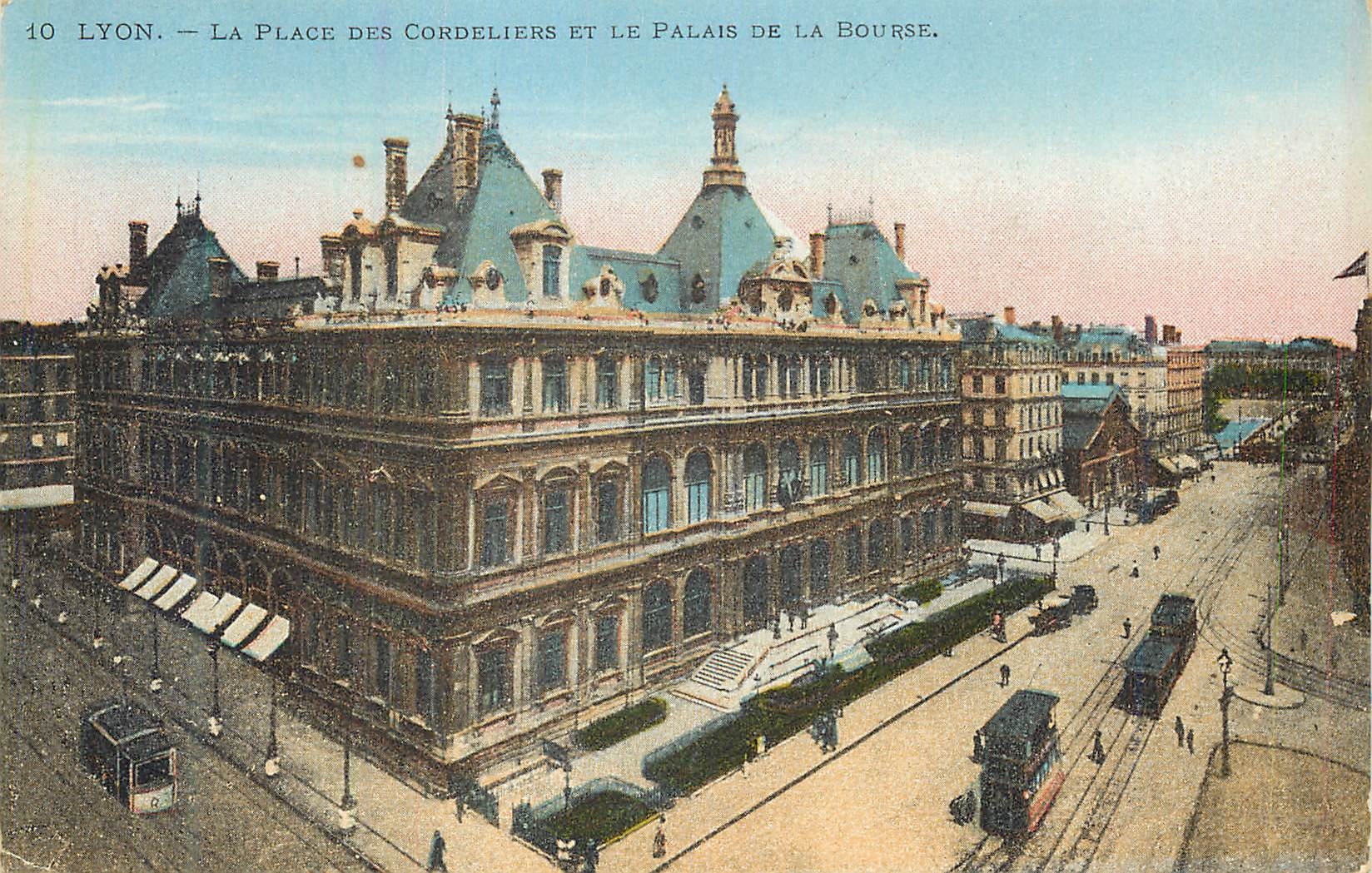 CPA Lyon la place des cordeliers et le palais de la bourse Tramway