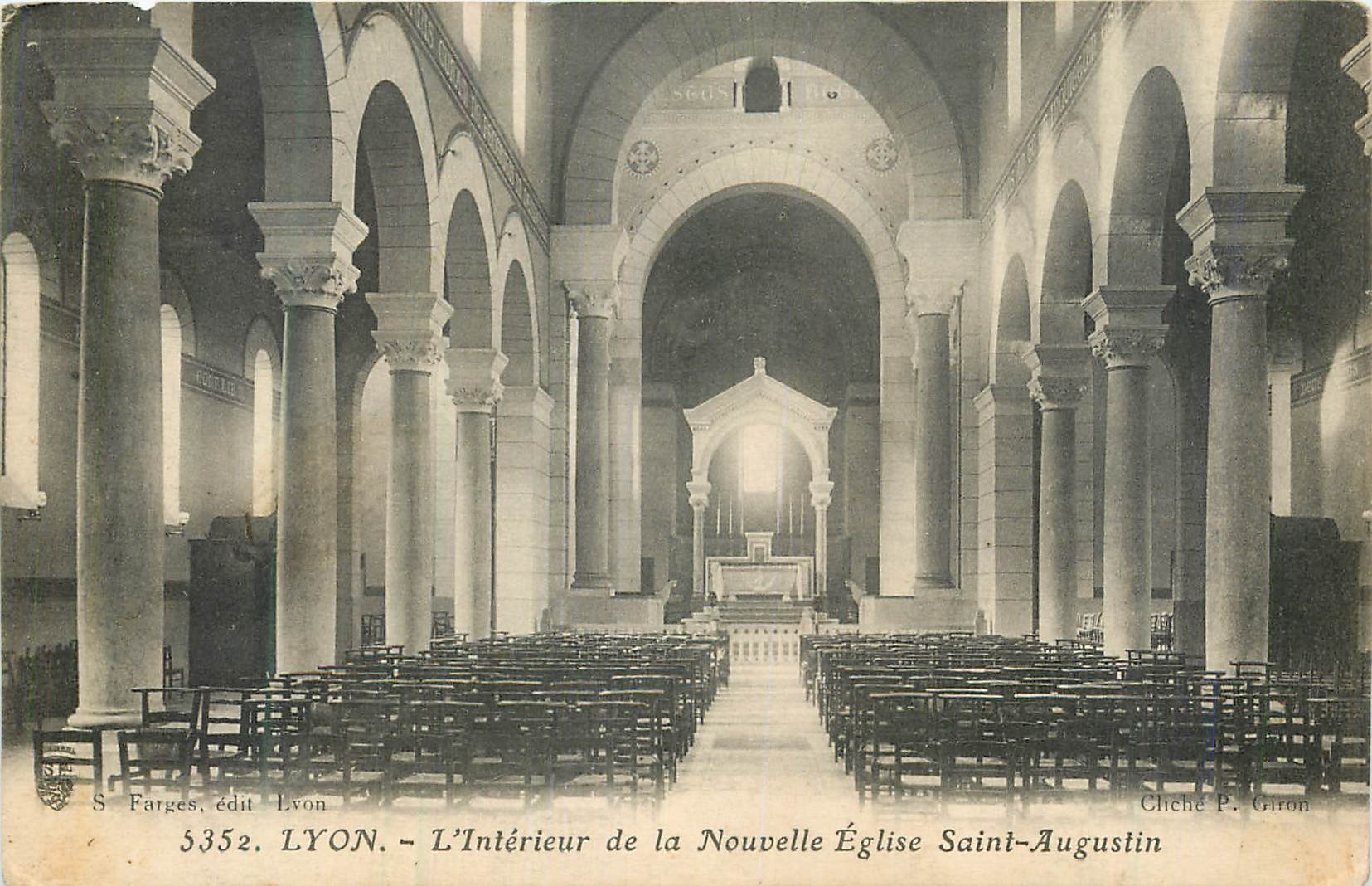 CPA Lyon l'interieur de la nouvelle eglise Saint augustin