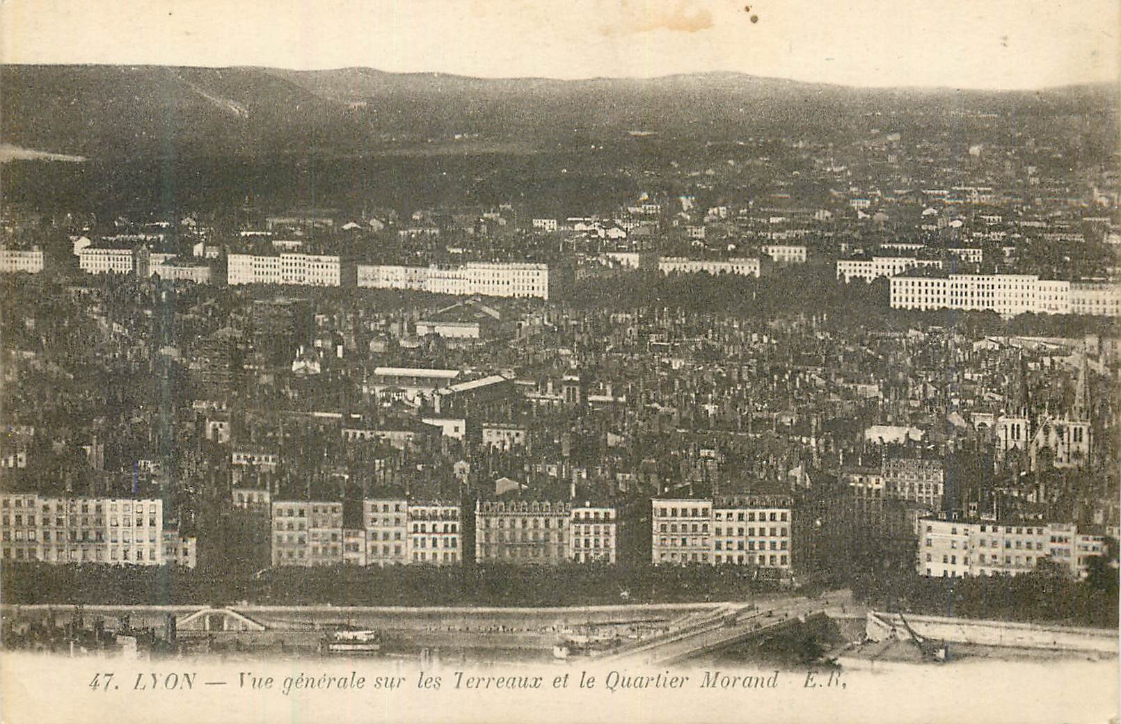 CPA Lyon vue generale sur les terreaux et le quartiere Morand