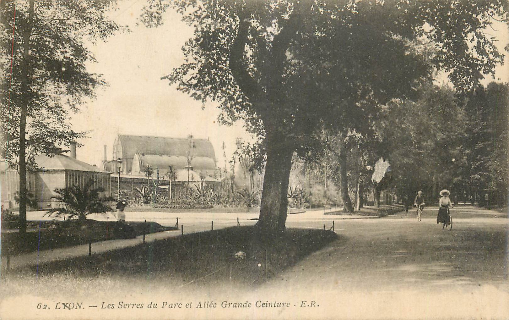 CPA Lyon Les Serres du Parc et Allee Grande Ceinture