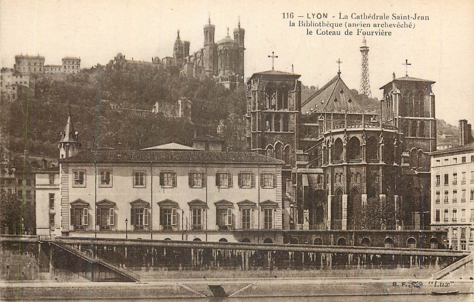 CPA Lyon La Cathedrale Saint-Jean la Bibliotheque