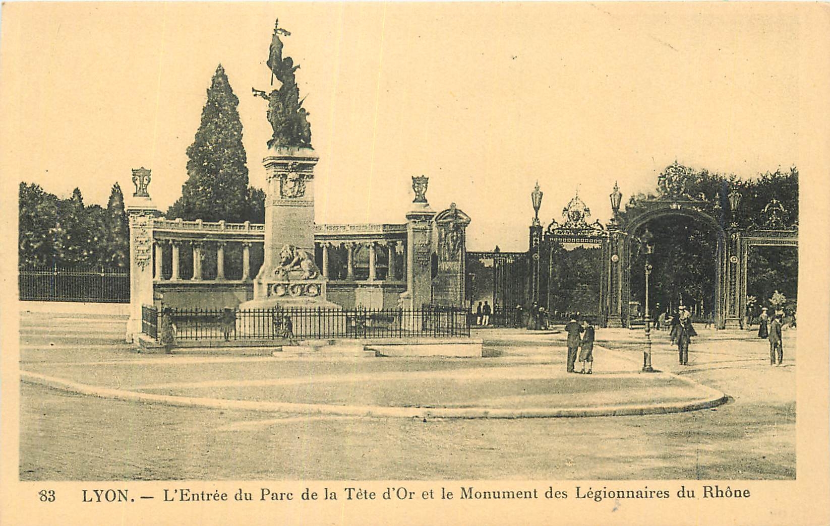 CPA Lyon L'Entree du Parc de la Tete d'Or et le Monument des Legionnaires du Rhone