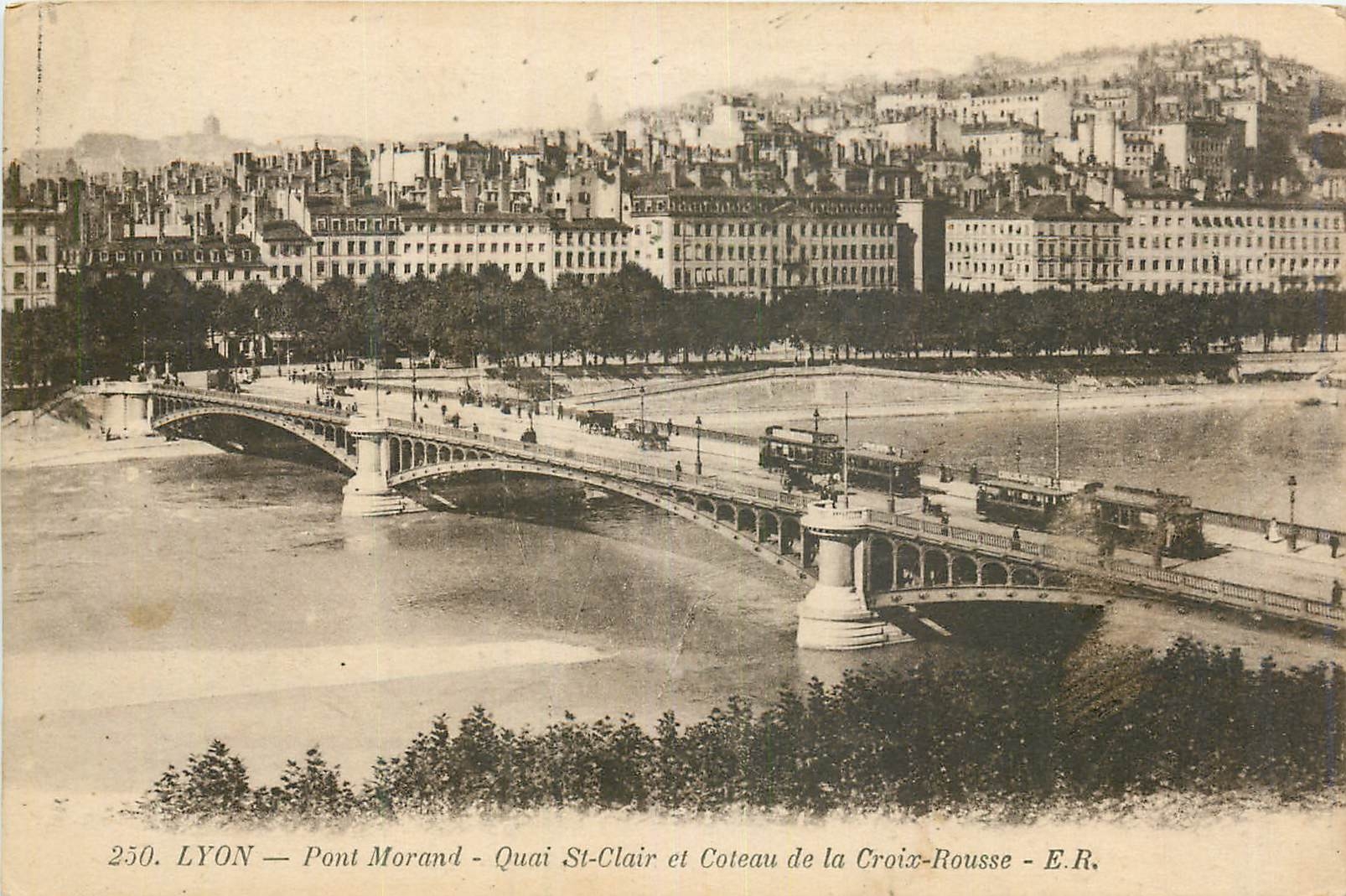 CPA Lyon Pont Morand Quai St-Clair et Coteau de la Croix-Rousse Tramway