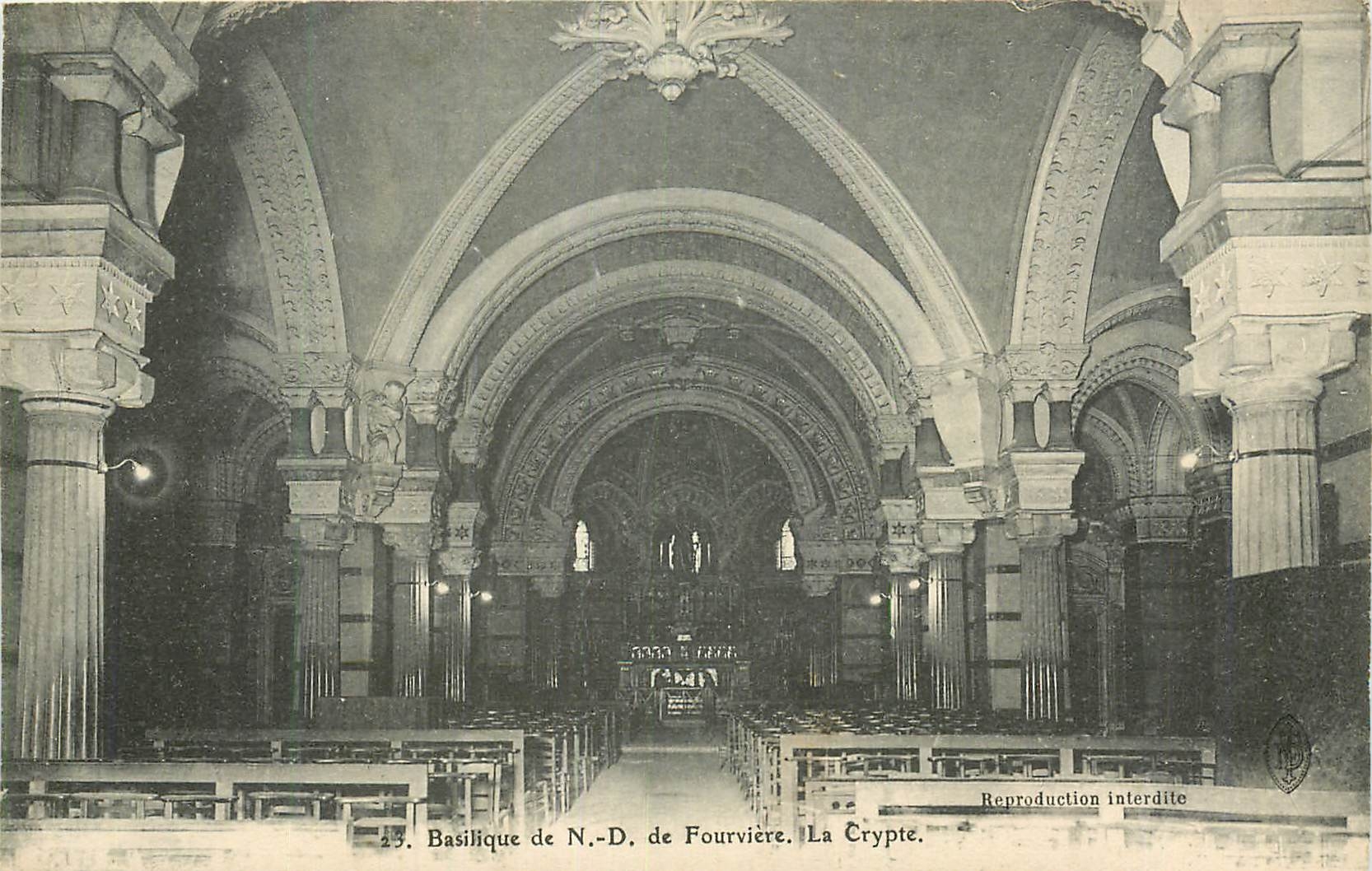 CPA Lyon Basilique de N D de Fourviere La Crypte