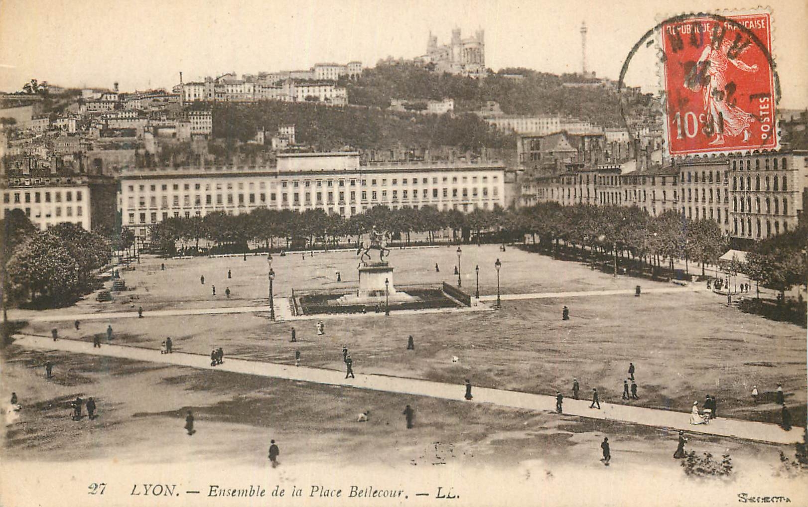 CPA Lyon Ensemble de la Place Bellecour