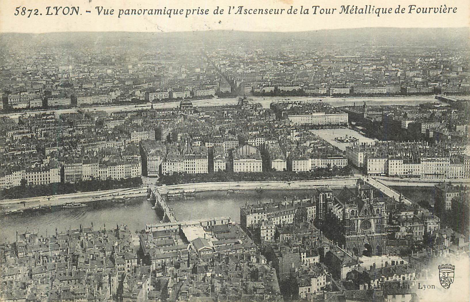 CPA Lyon Vue panoramique prise de l'Ascenseur de la Tour Metallique de Fourviere