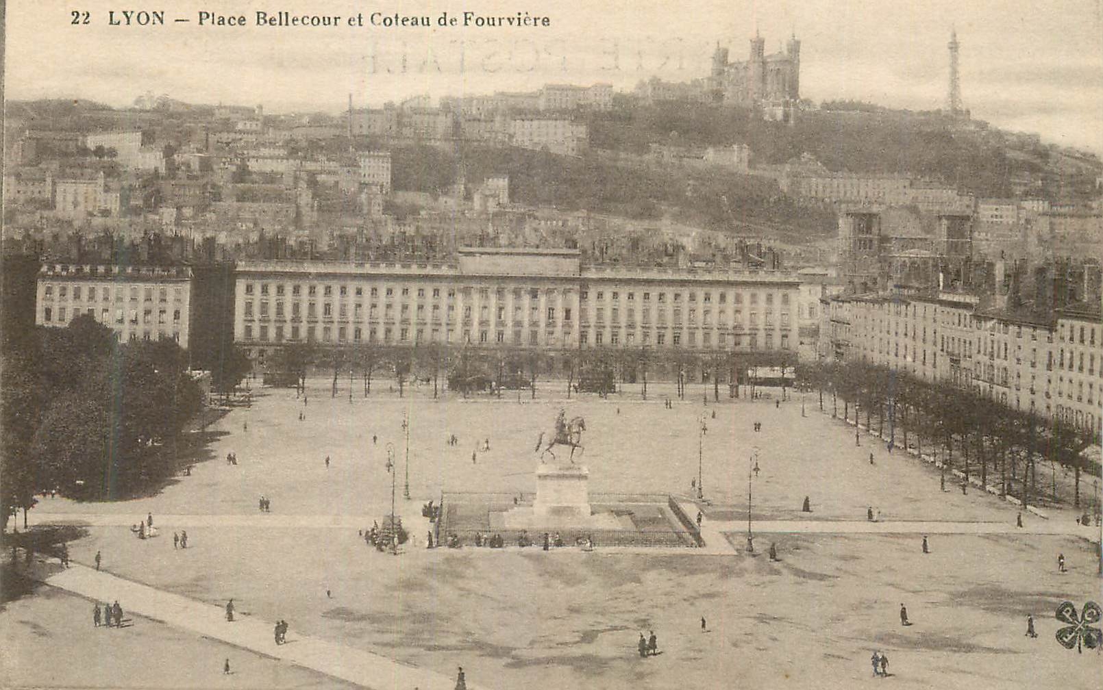 CPA Lyon Place Bellecour et Coteau de Fourviere