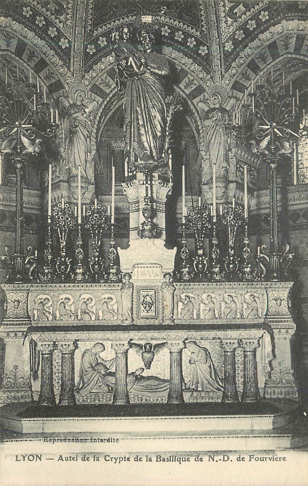 CPA Lyon Autel de la Crypte de la Basilique de N D de Fourviere