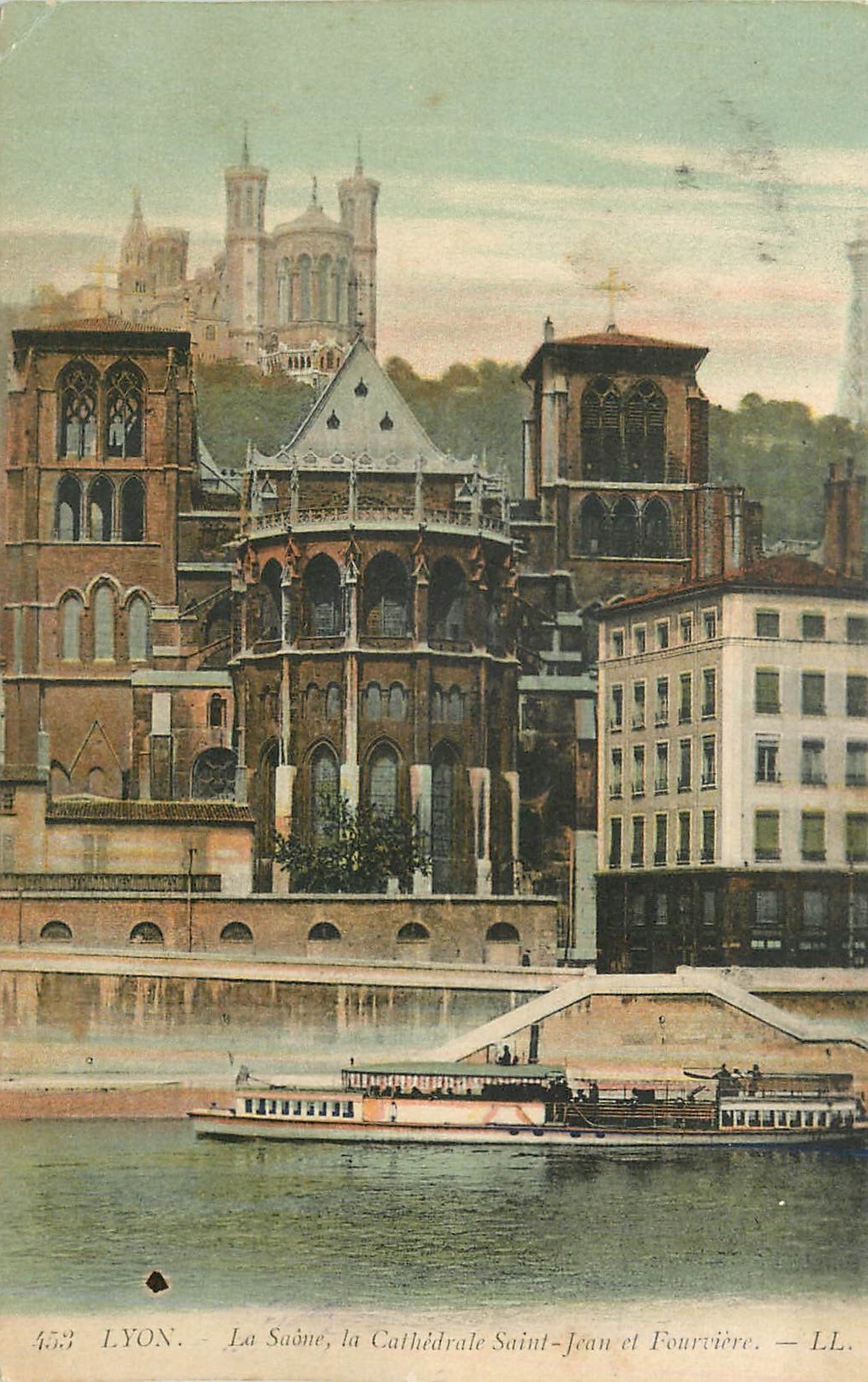 CPA Lyon La Saone la Cathedrale Saint-Jean et Fourviere Bateau