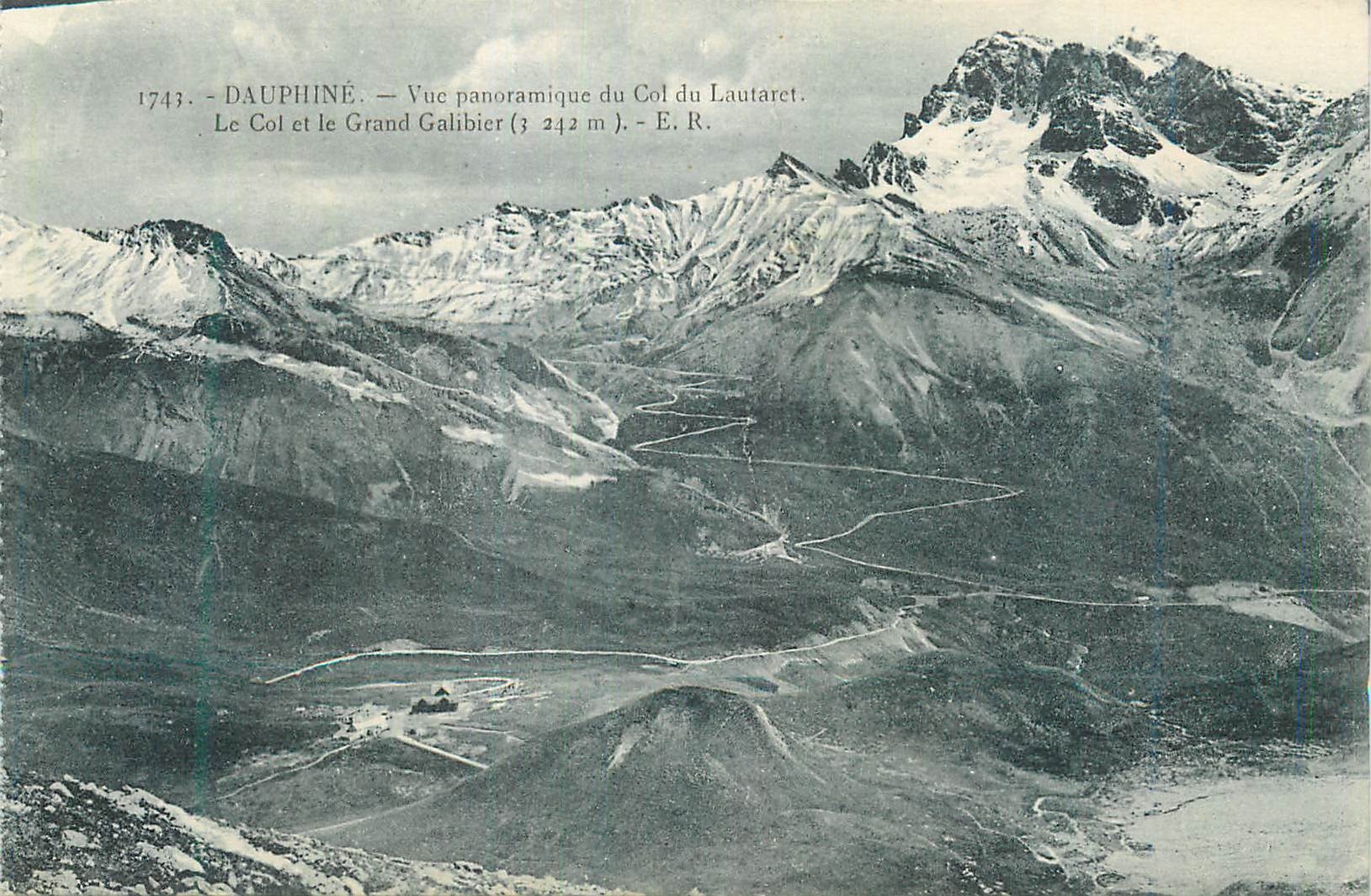 CPA Dauphine Vue panoramique du Col du Lautaret