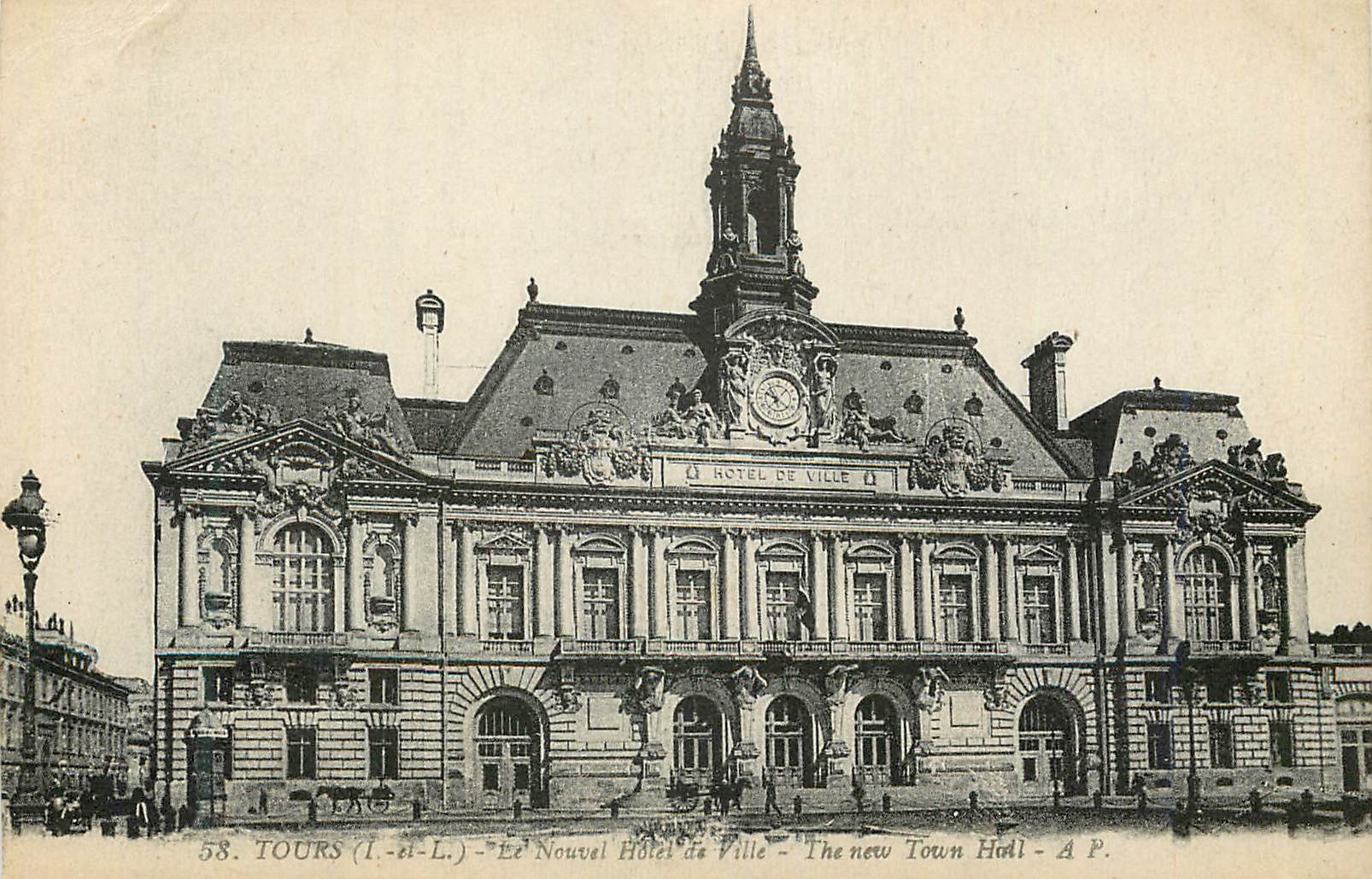 CPA Tours (I et L) La Nouvel Hotel de Ville