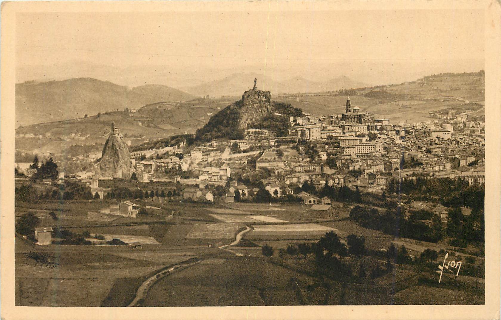 CPA Le Puy Haute Loire Vue panoramique de la Ville prise de la Cote Rochearnaud 