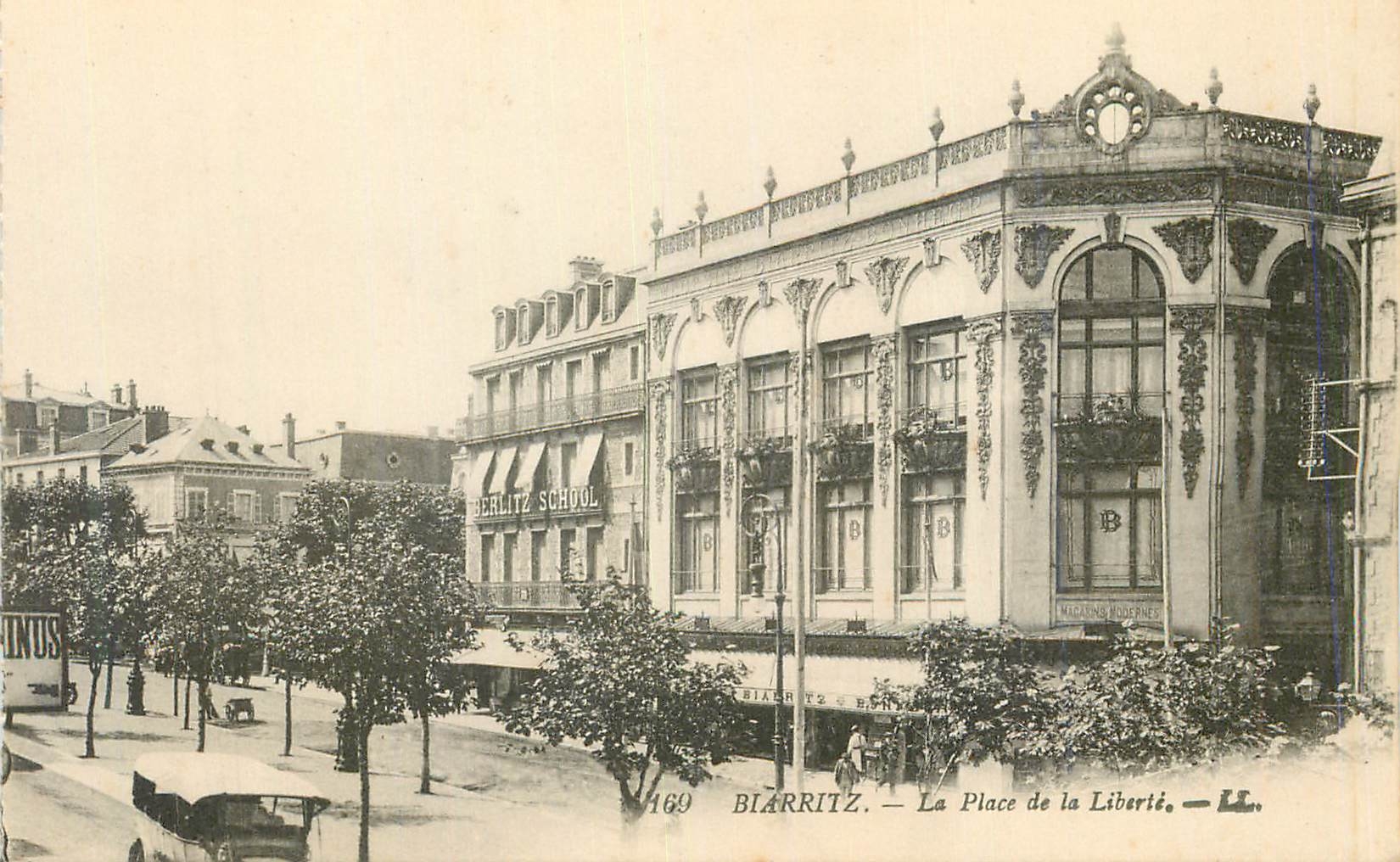 CPA Biarritz La Place de la Liberte 