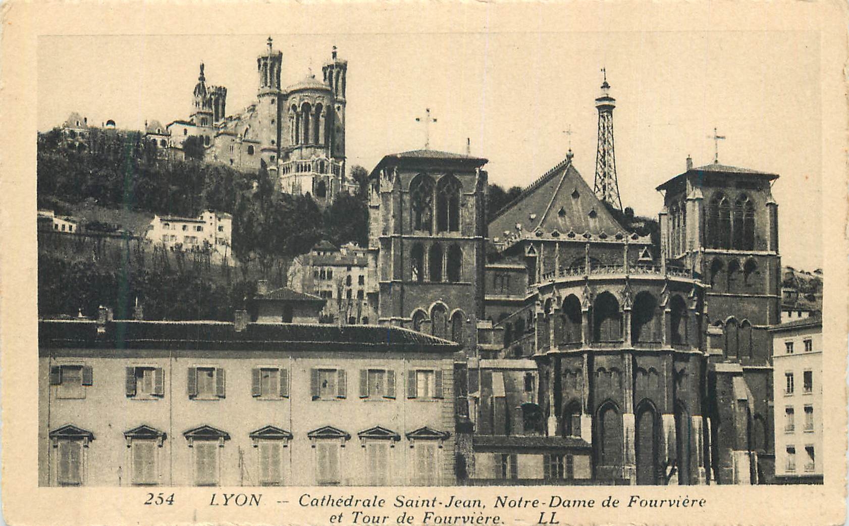 CPA Lyon Cathedrale Saint Jean Notre Dame de Fourviere et Tour de Fourviere 