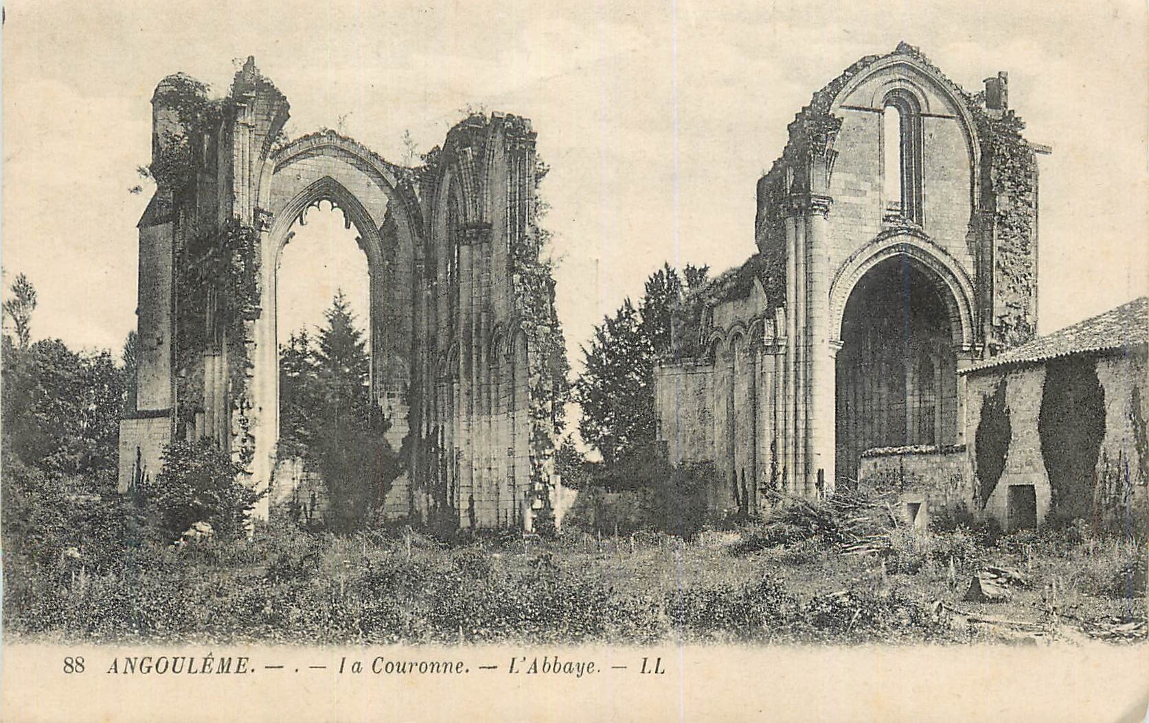 CPA Angouleme La Couronne L Abbaye 