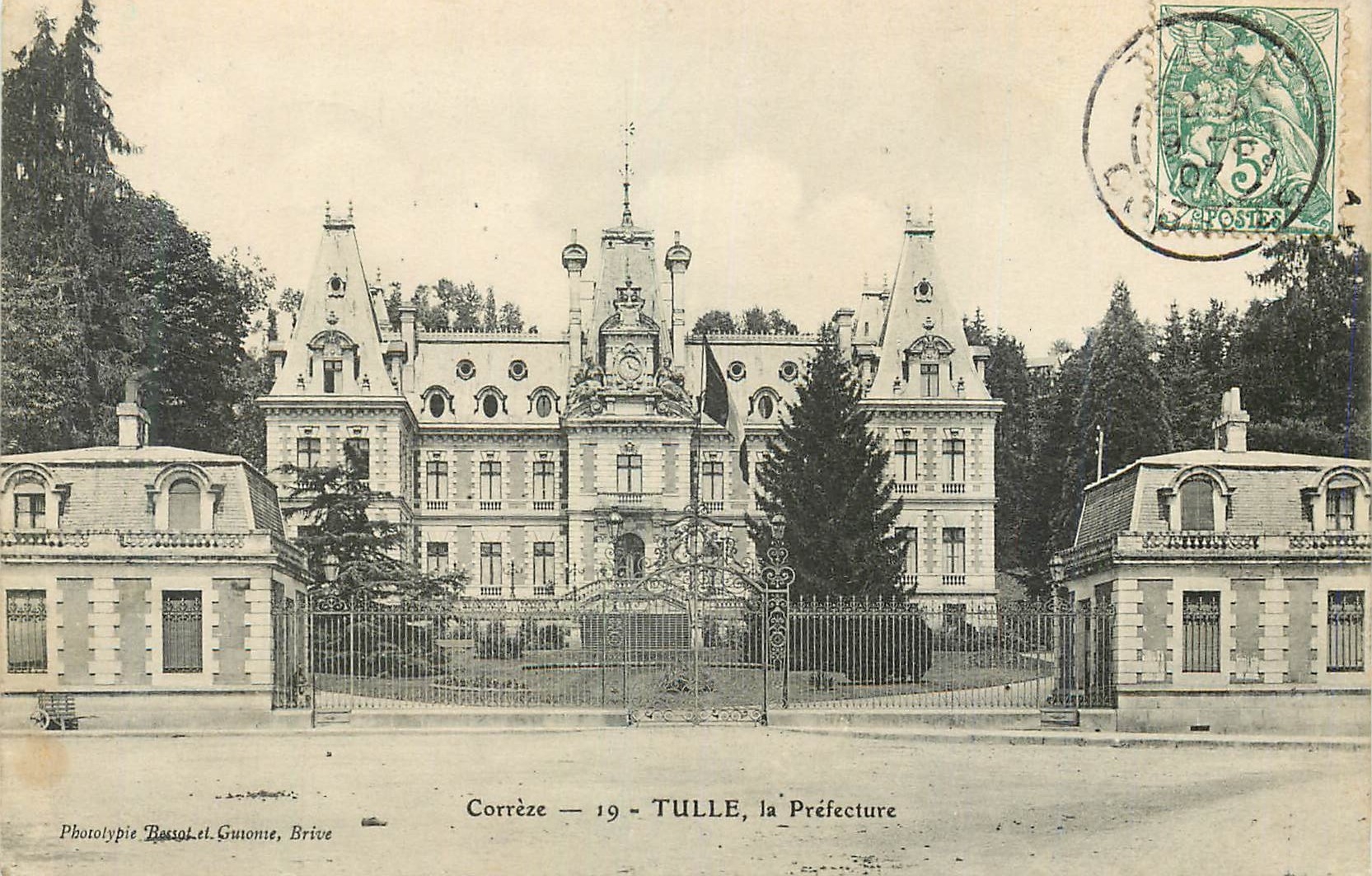 CPA Correze Tulle La Prefecture 