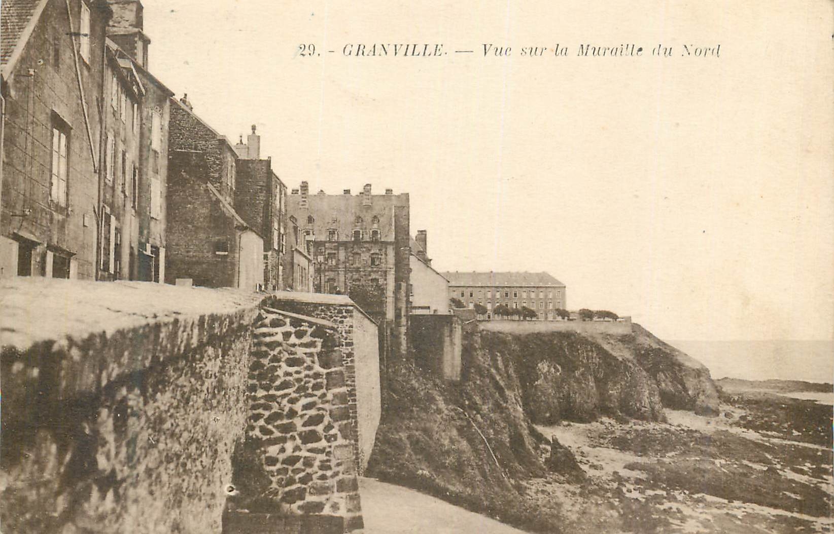CPA Granville Vue sur la Muraille du Nord