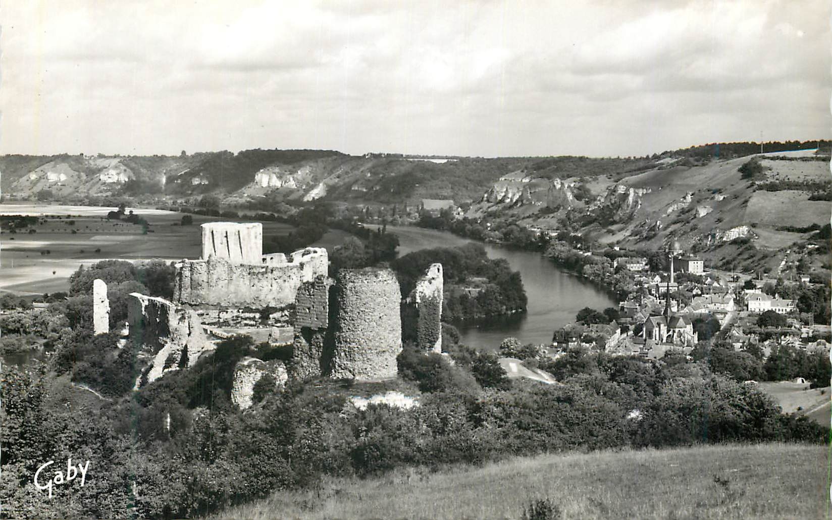 CPM Les Andelys Eure Le Chateau Gaillard et vue generale 