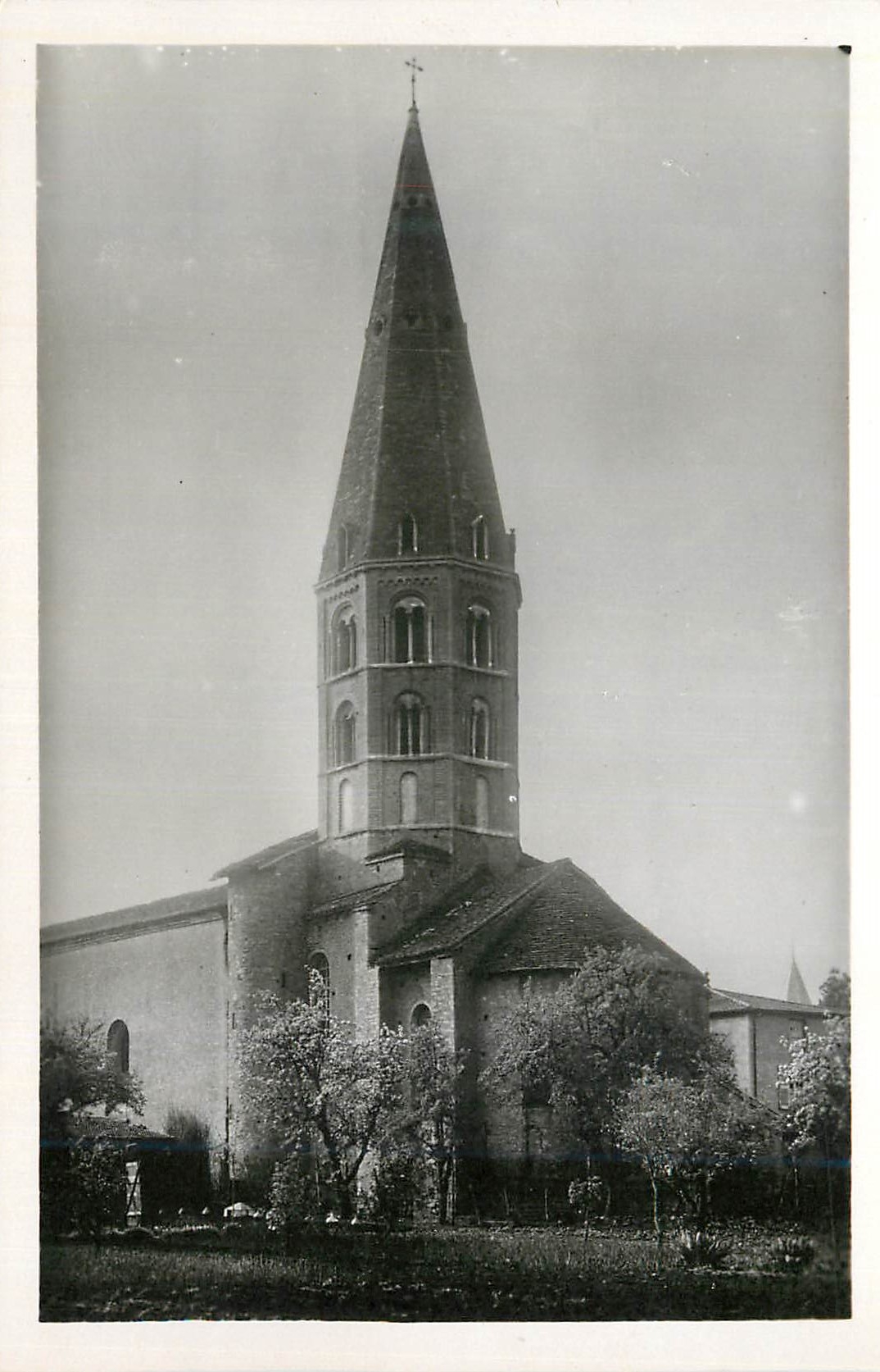 CPM Cluny S et L Eglise St Marcel Romane 