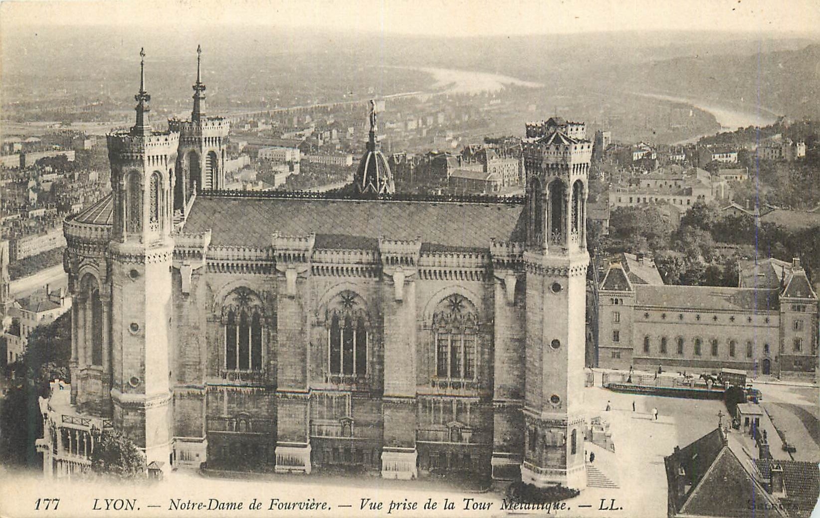 CPA Lyon Notre Dame de Fourviere Vue prise de la Tour Metallique