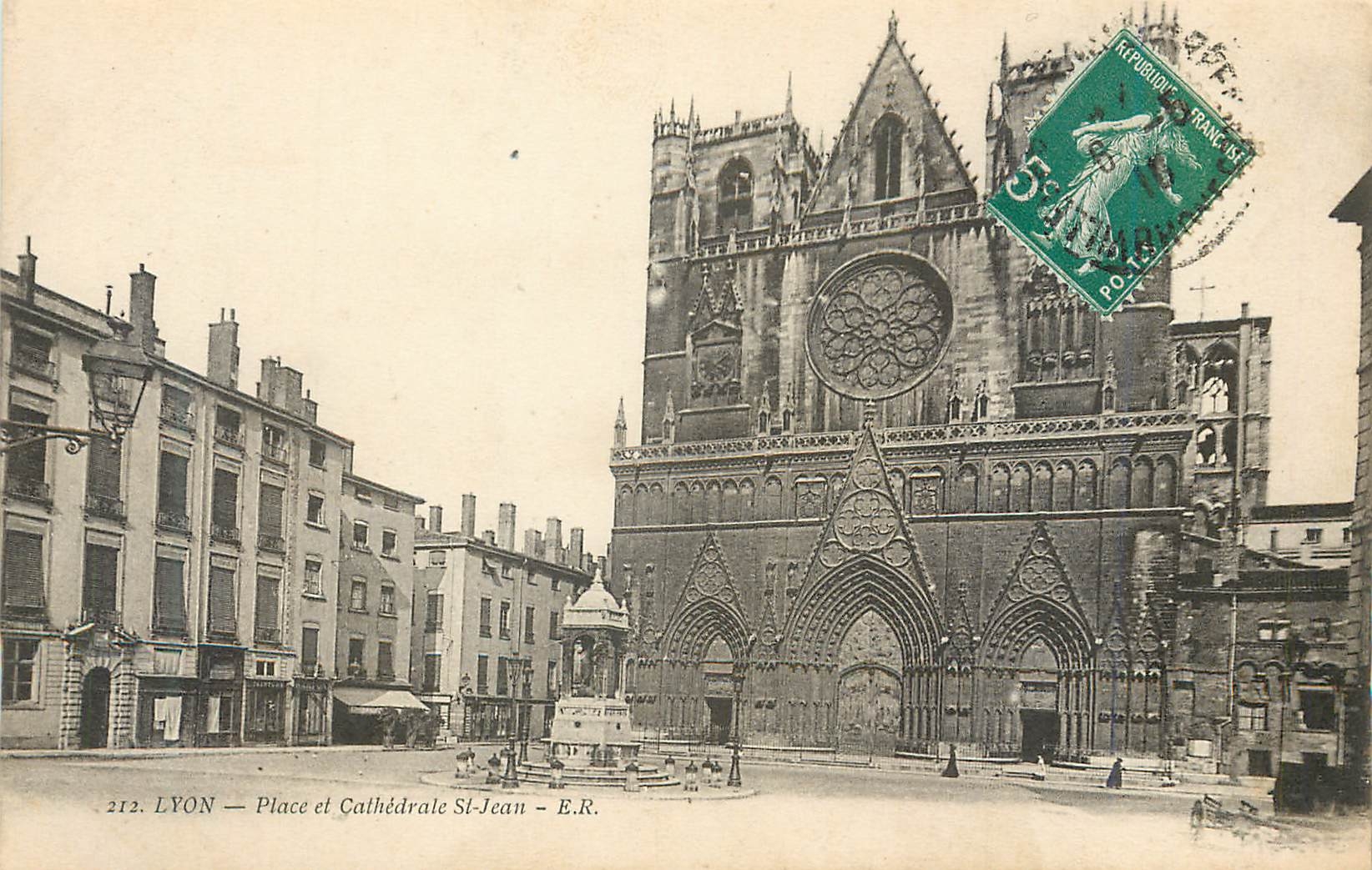 CPA Lyon Place et Cathedrale St Jean 