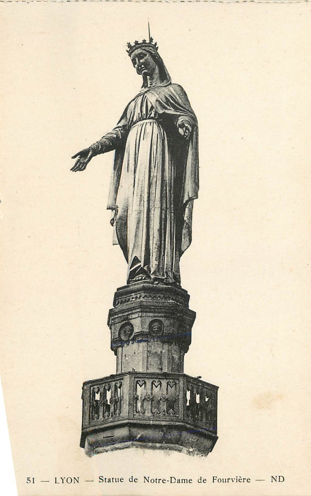 CPA Lyon Statue de Notre Dame de Fourviere 