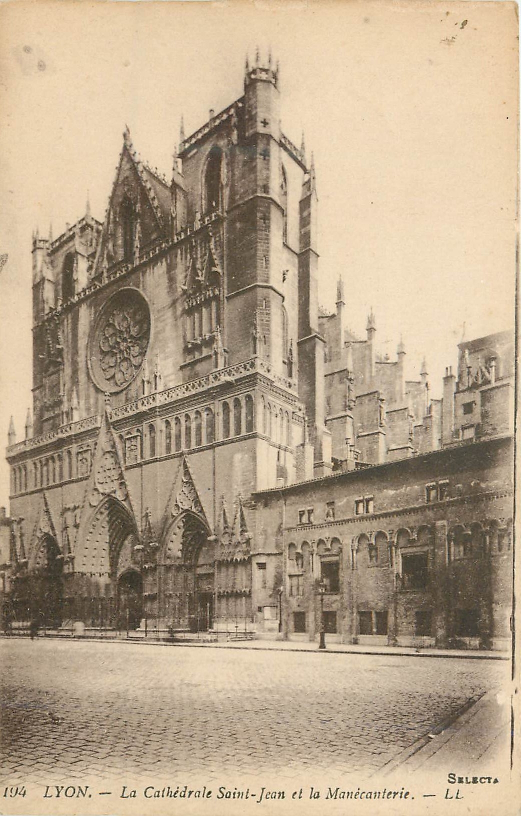 CPA Lyon La Cathedrale Saint Jean et la Manecanterie 
